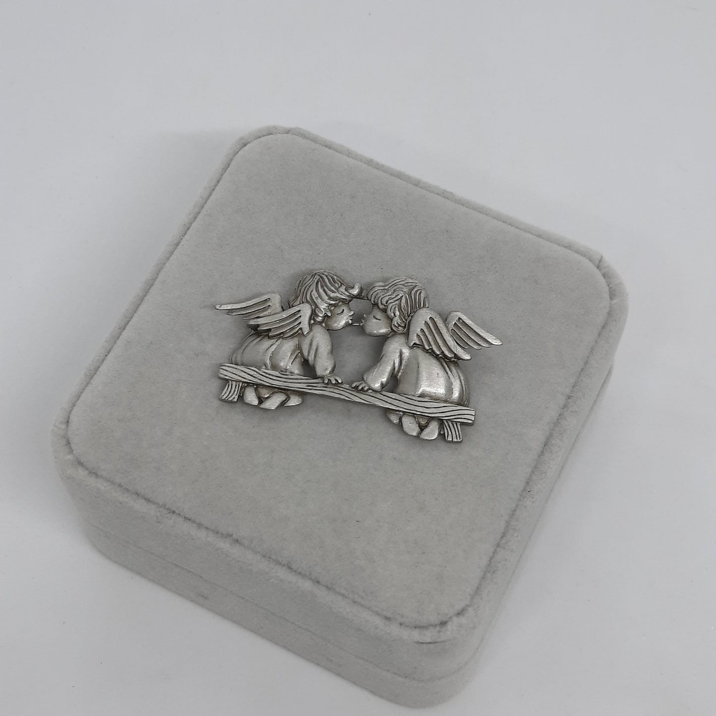 Vintage JJ pewter Kissing Angels brooch, Silver tone, couple of angels brooch pin