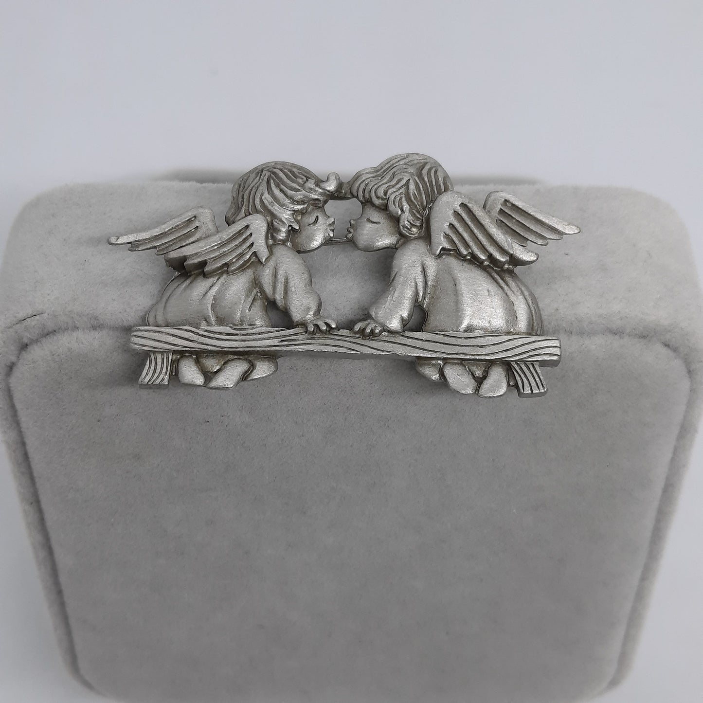 Vintage JJ pewter Kissing Angels brooch, Silver tone, couple of angels brooch pin