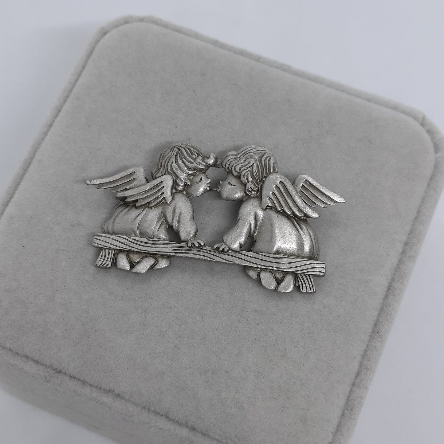 Vintage JJ pewter Kissing Angels brooch, Silver tone, couple of angels brooch pin