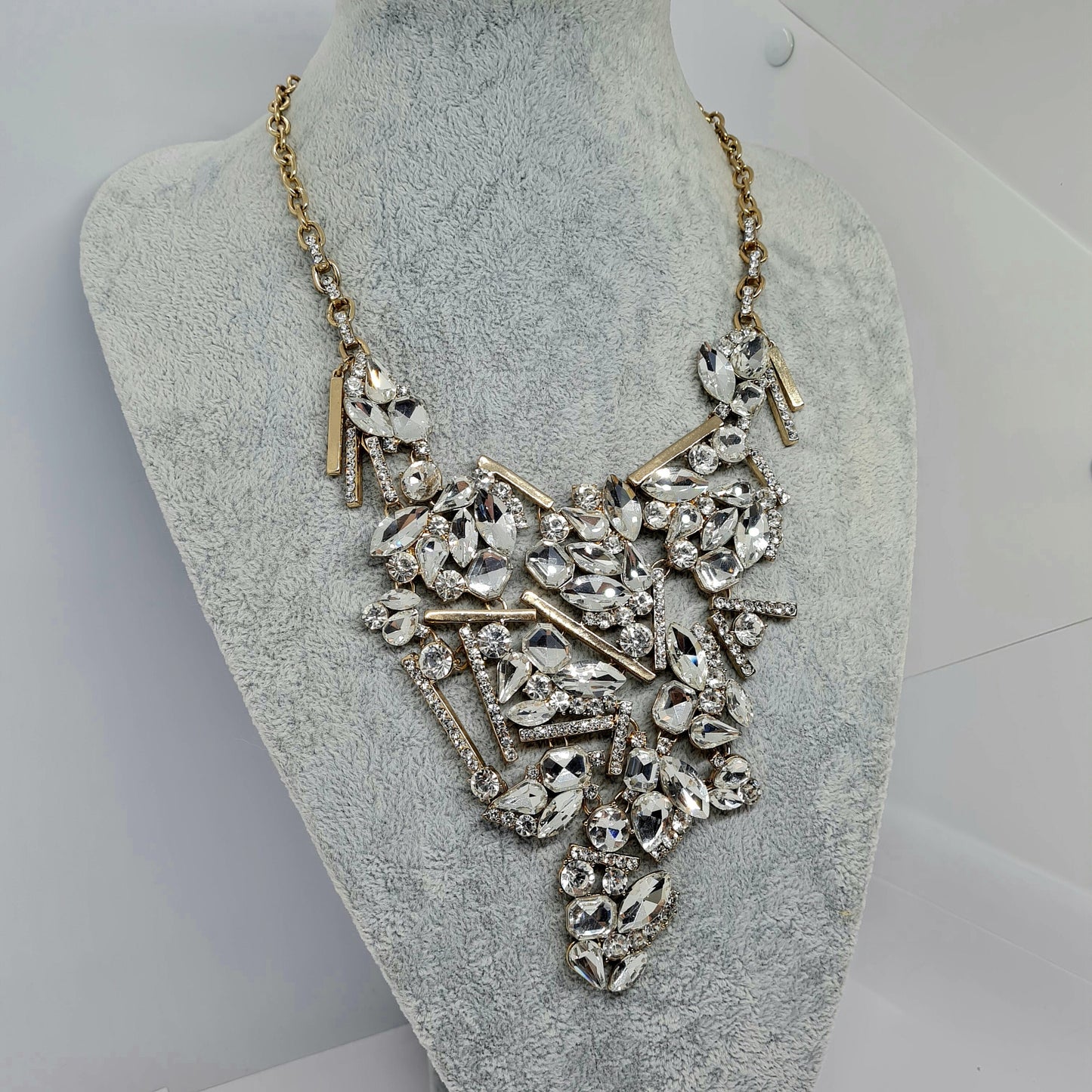 Vintage INTERNATIONAL CONCEPTS I.N.C. rhinestone necklace Gold tone chain with glass rhinestones Designer statement necklace