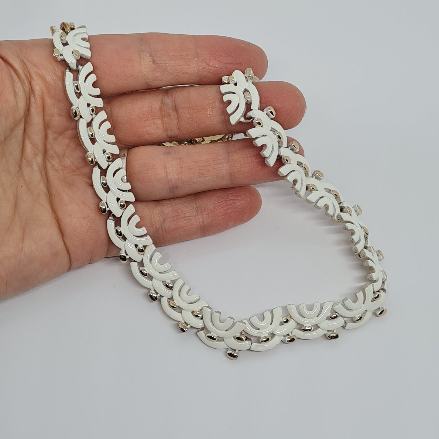 Vintage EISENBERG enamel choker necklace Gold tone metal with white enamel link necklace