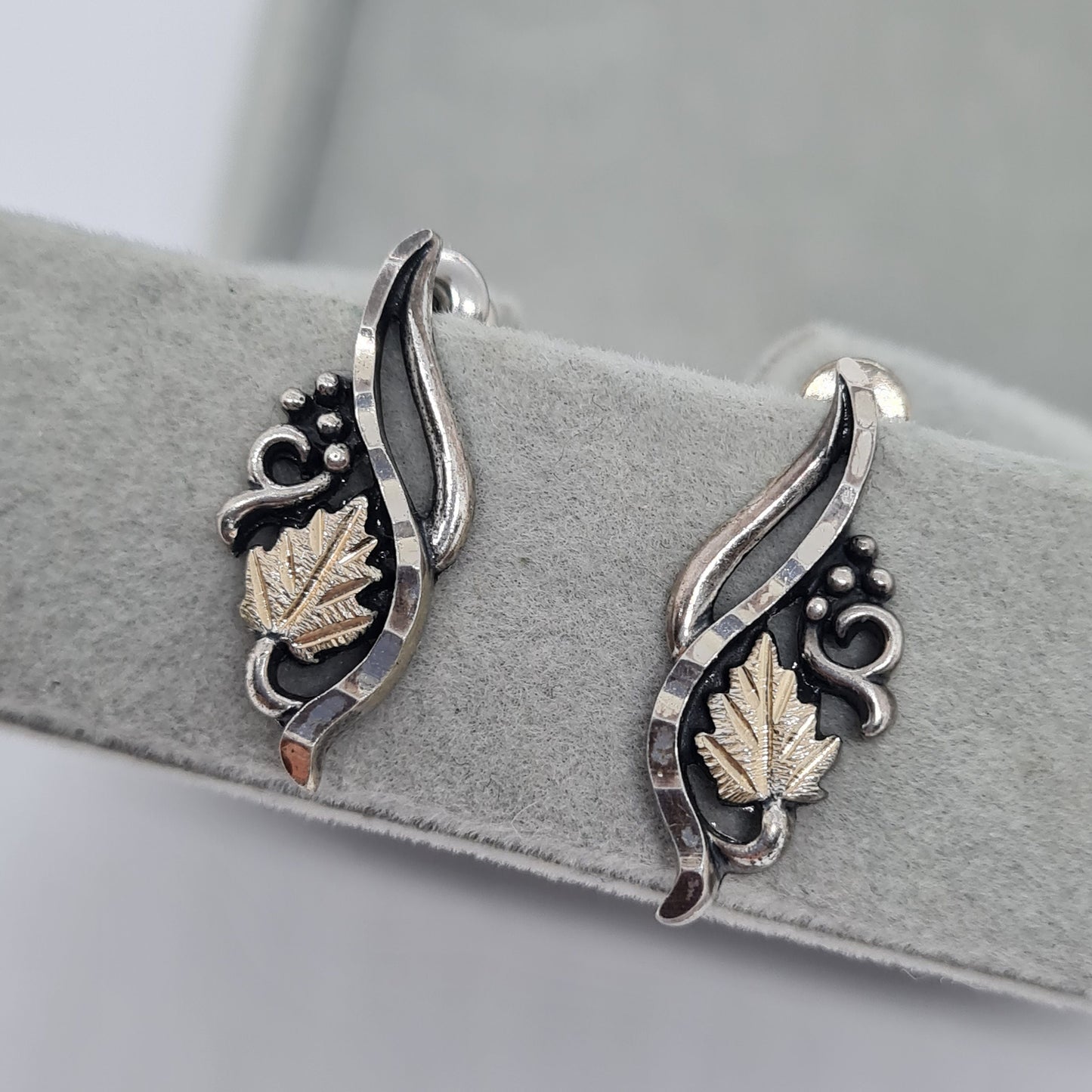 Vintage WM WHEELER Sterling earrings Two tone silver small stud earrings with grape leaf