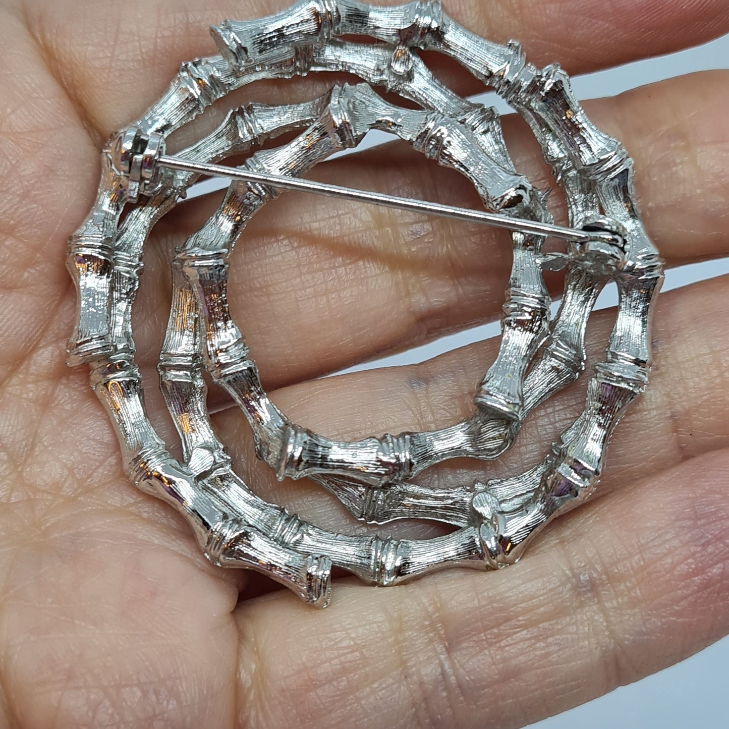 Vintage swirl bamboo brooch Silver-tone metal bamboo pattern wreath brooch pin