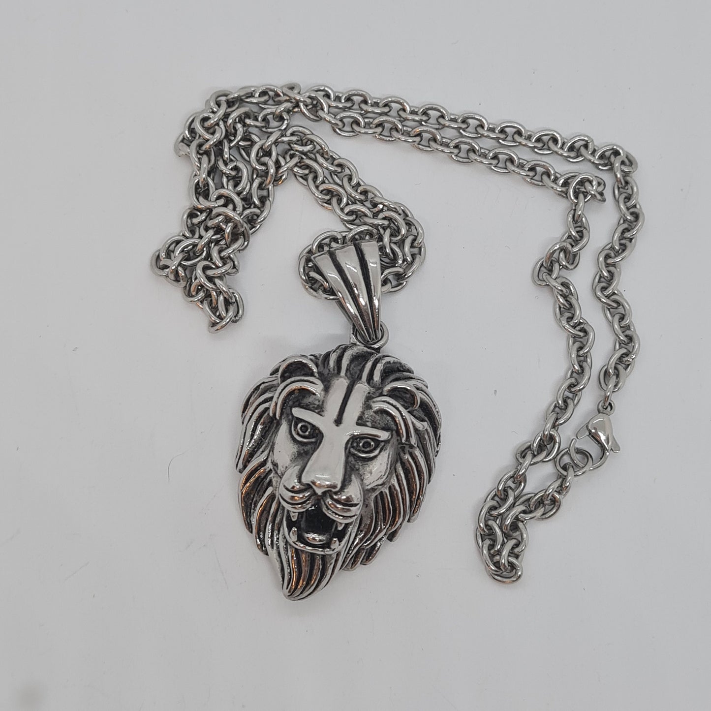 Vintage heavy lion head pendant necklace Silver tone metal chain with chunky pendant