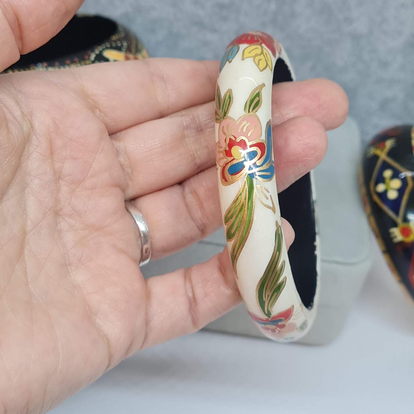 Vintage wooden hand-painted chunky bangle Floral motif bracelet