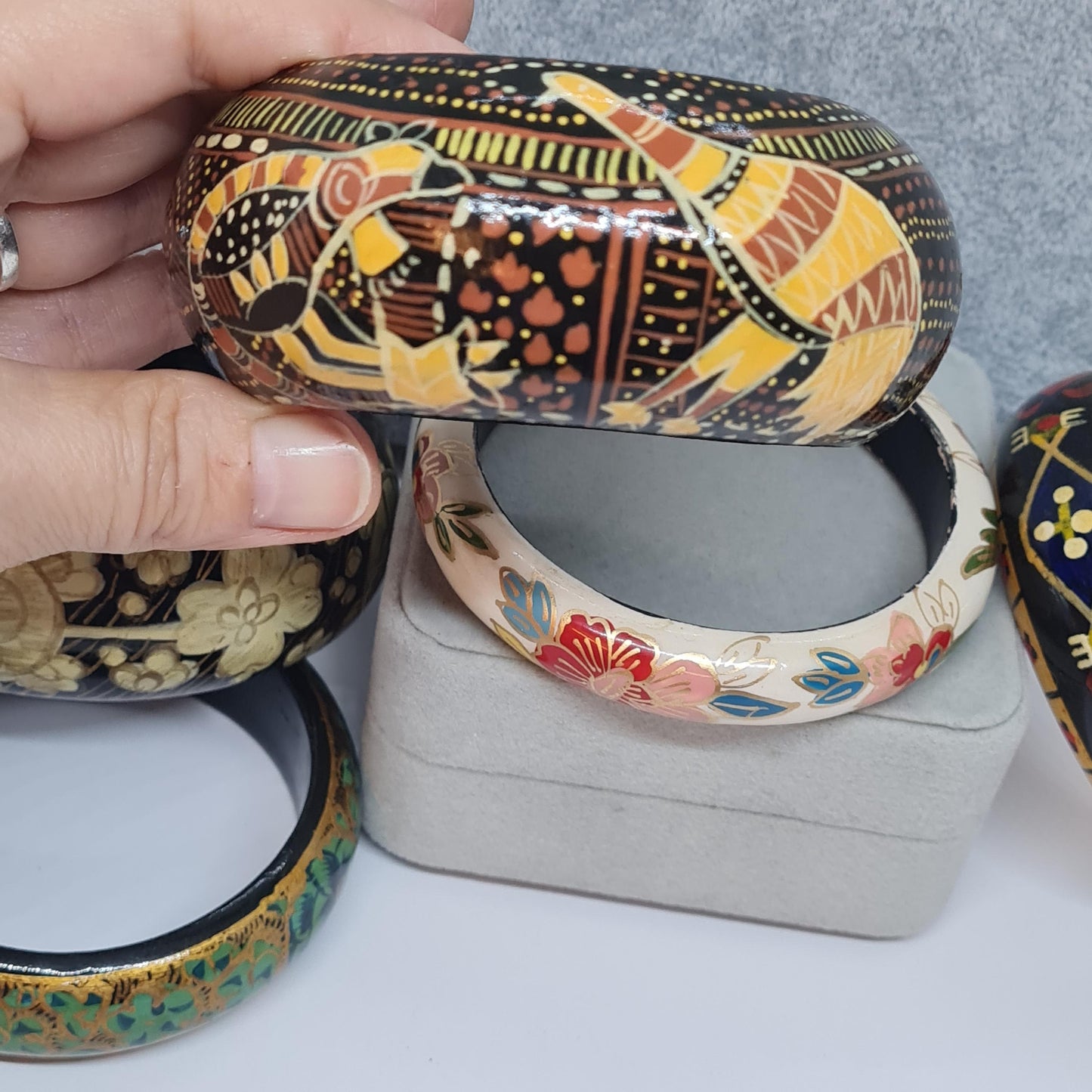 Vintage wooden hand-painted chunky bangle Floral motif bracelet