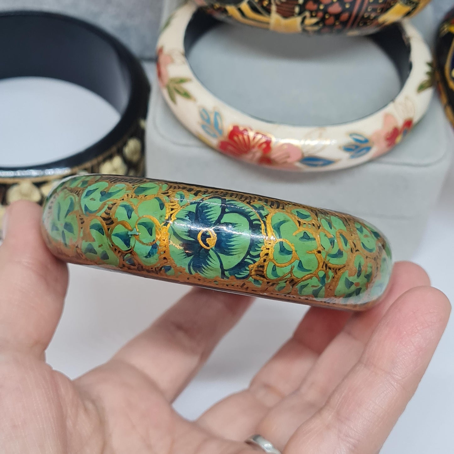 Vintage wooden hand-painted chunky bangle Floral motif bracelet