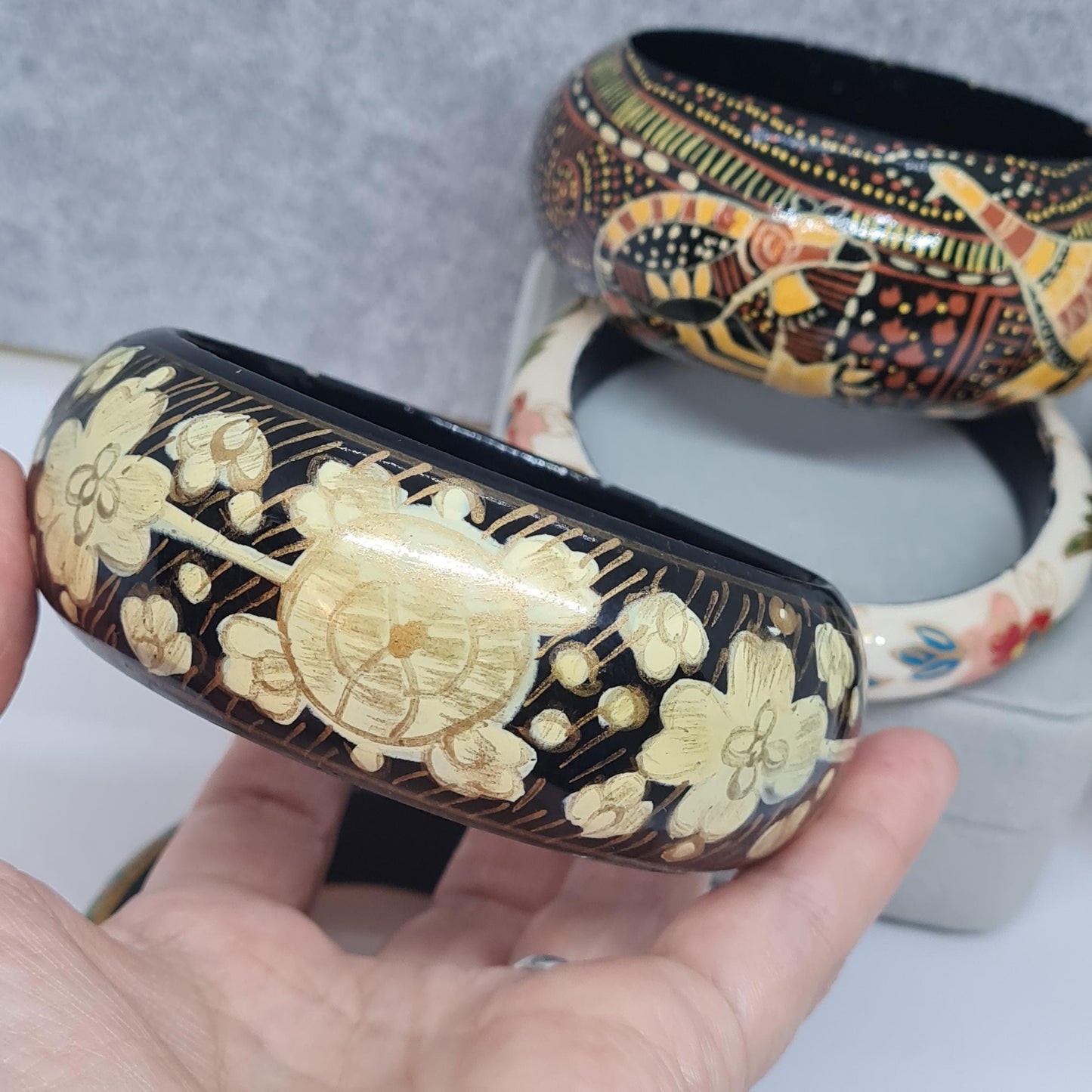 Vintage wooden hand-painted chunky bangle Floral motif bracelet
