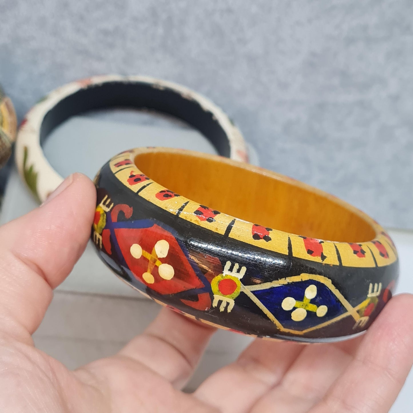 Vintage wooden hand-painted chunky bangle Floral motif bracelet