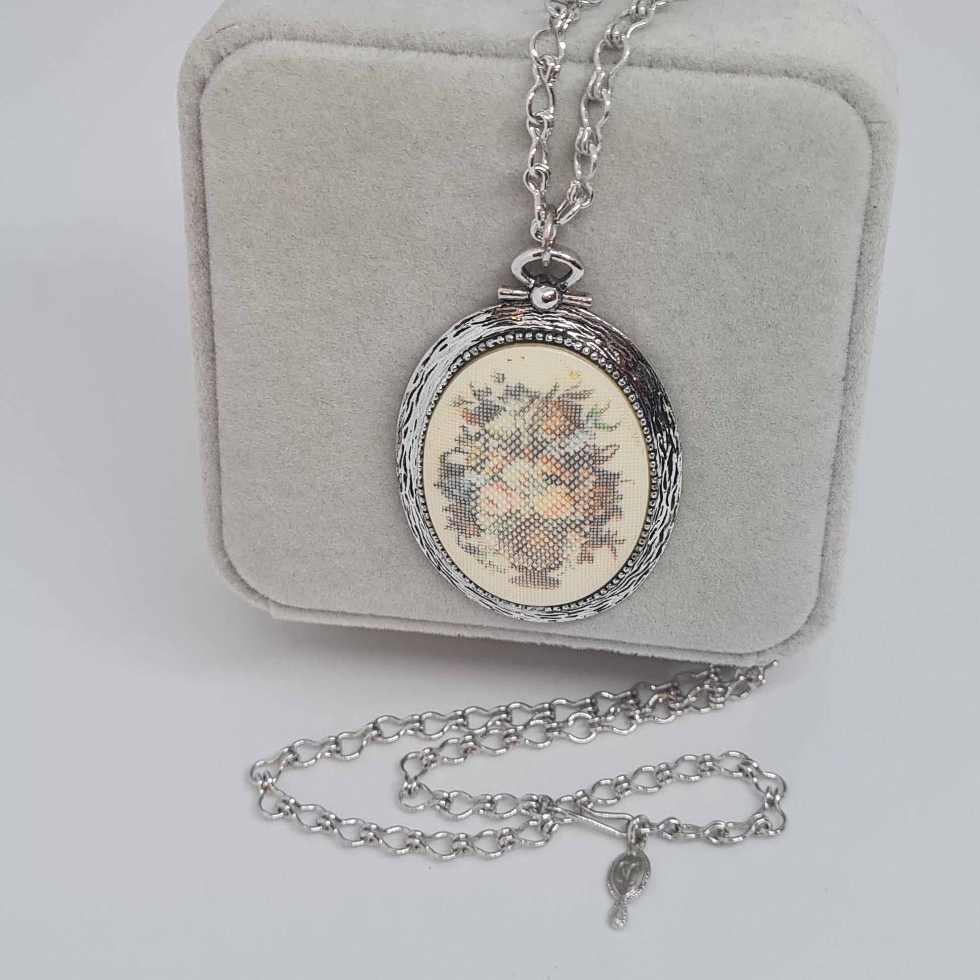 Vintage SARAH COVENTRY pendant necklace Silver tone chain necklace with plastic cabochon