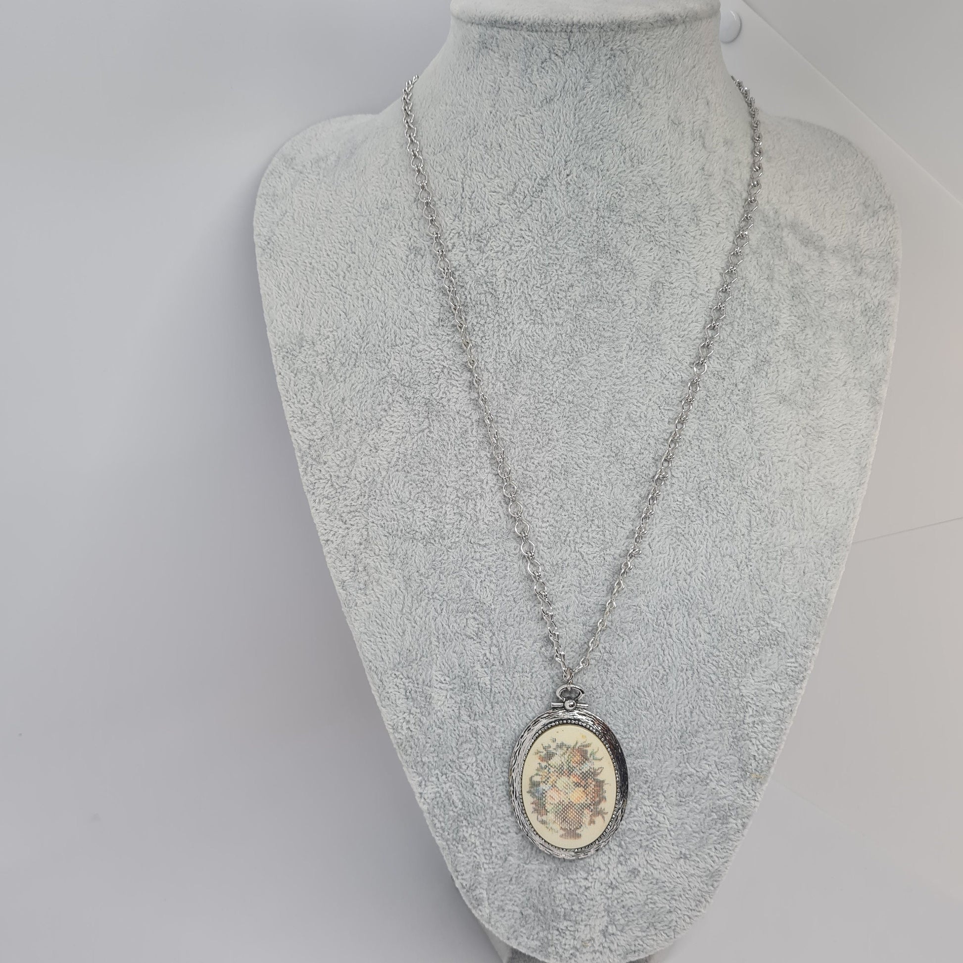 Vintage SARAH COVENTRY pendant necklace Silver tone chain necklace with plastic cabochon