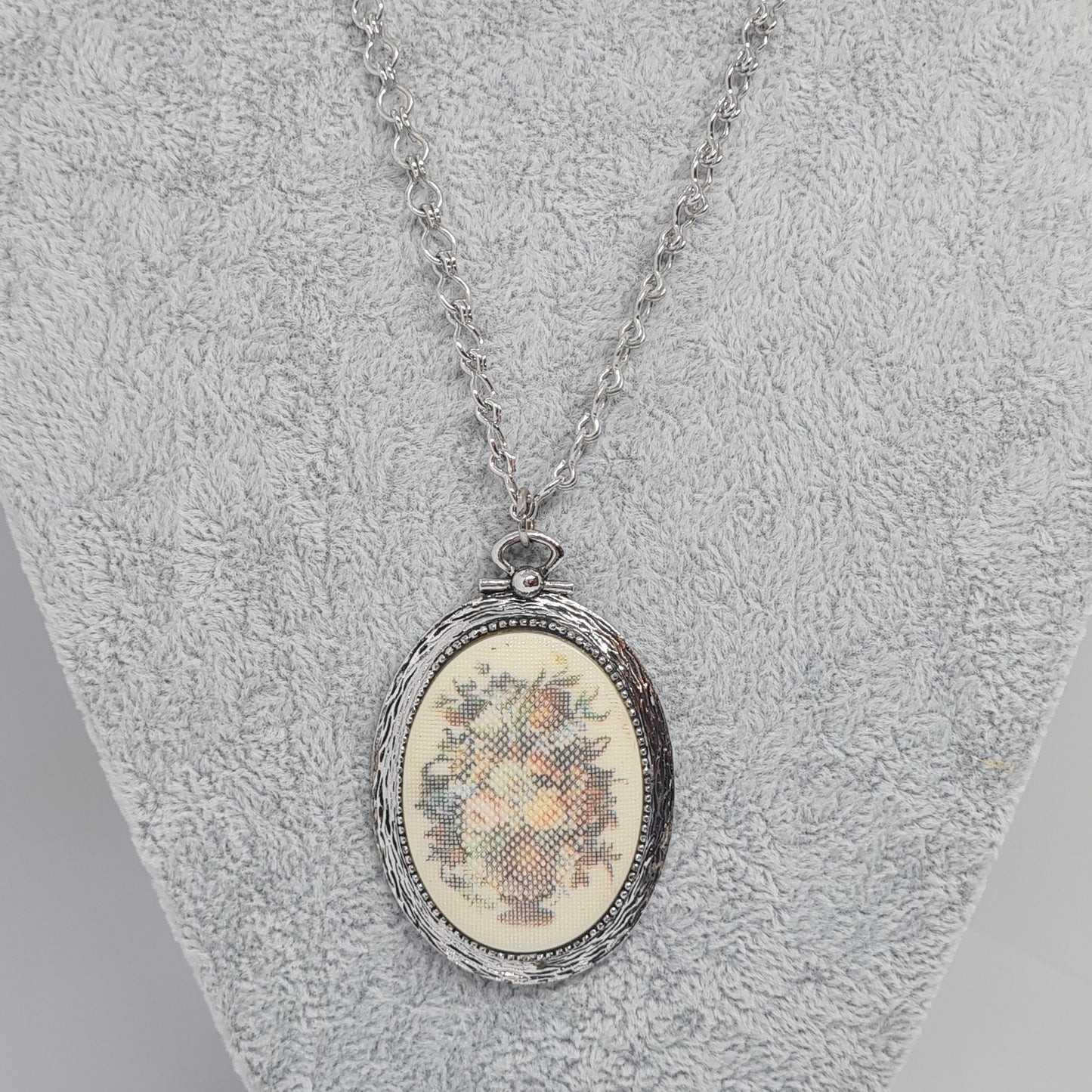 Vintage SARAH COVENTRY pendant necklace Silver tone chain necklace with plastic cabochon