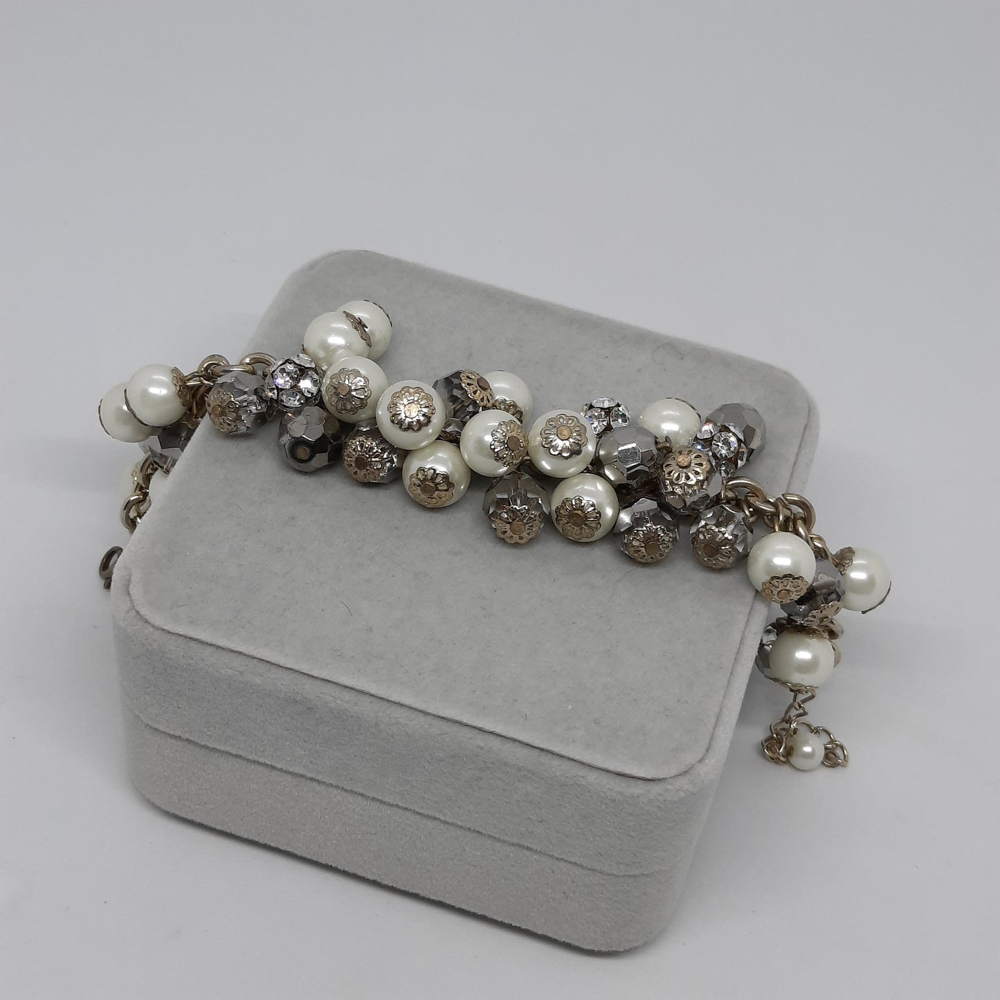 Vintage beads charms bracelet Gold tone chain bracelet with glass and faux pearl beads