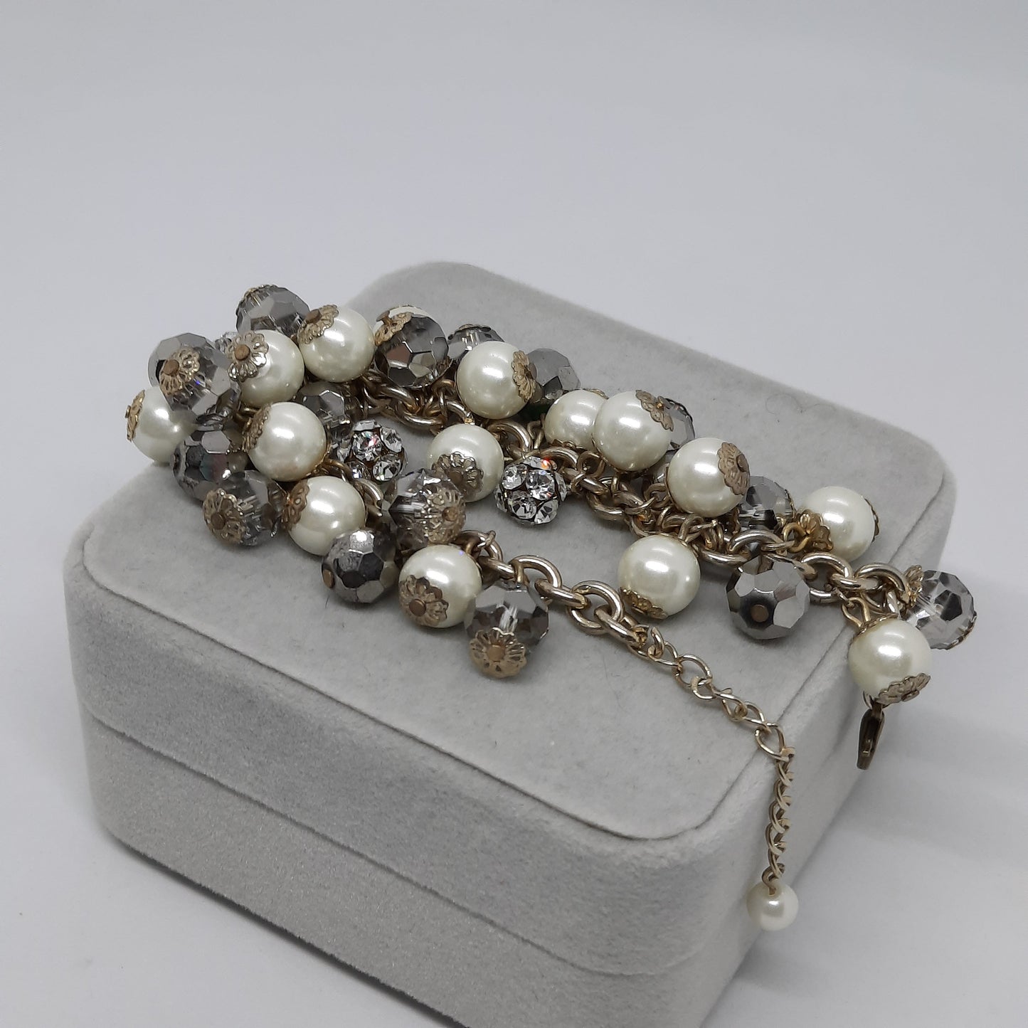 Vintage beads charms bracelet Gold tone chain bracelet with glass and faux pearl beads