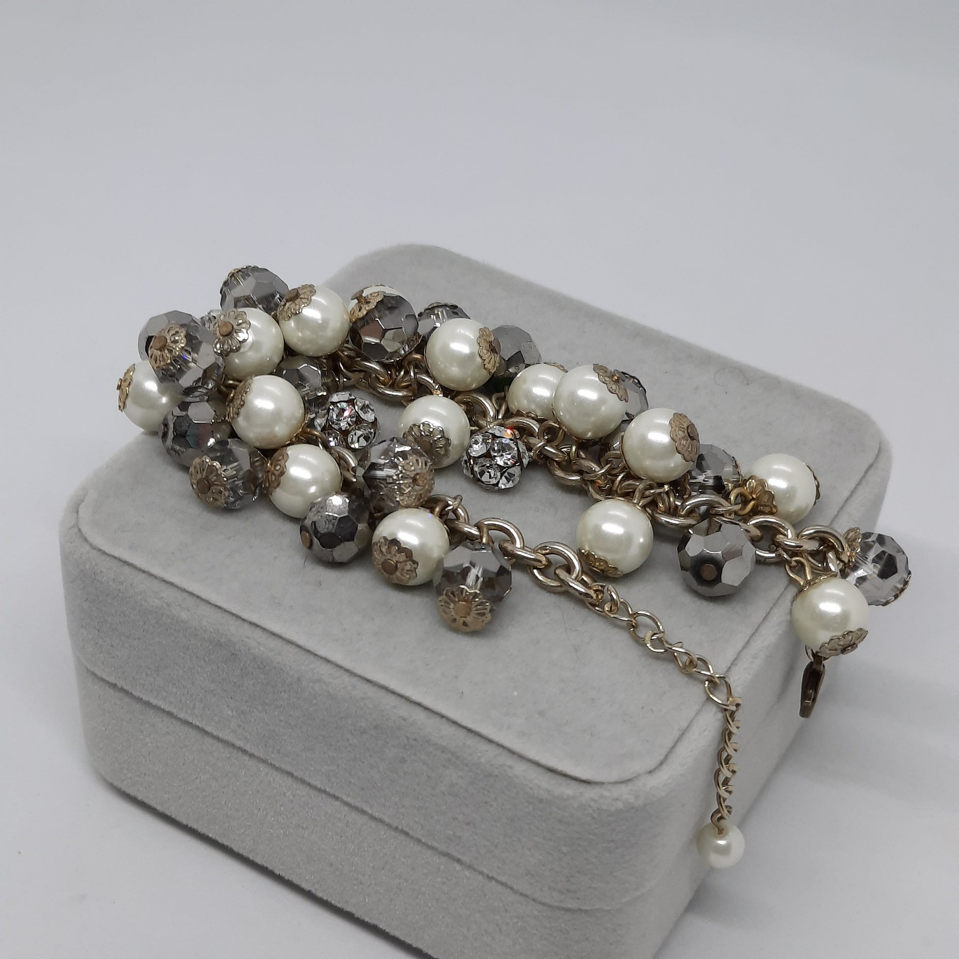 Vintage beads charms bracelet Gold tone chain bracelet with glass and faux pearl beads