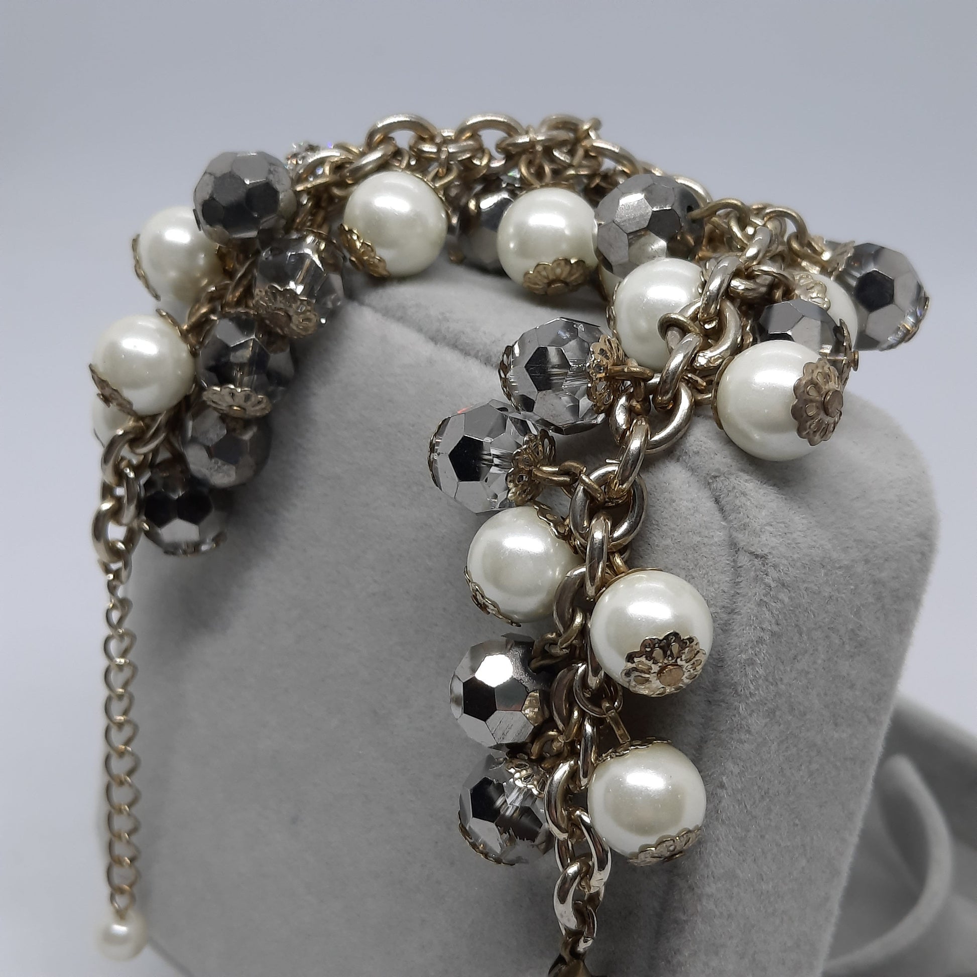 Vintage beads charms bracelet Gold tone chain bracelet with glass and faux pearl beads