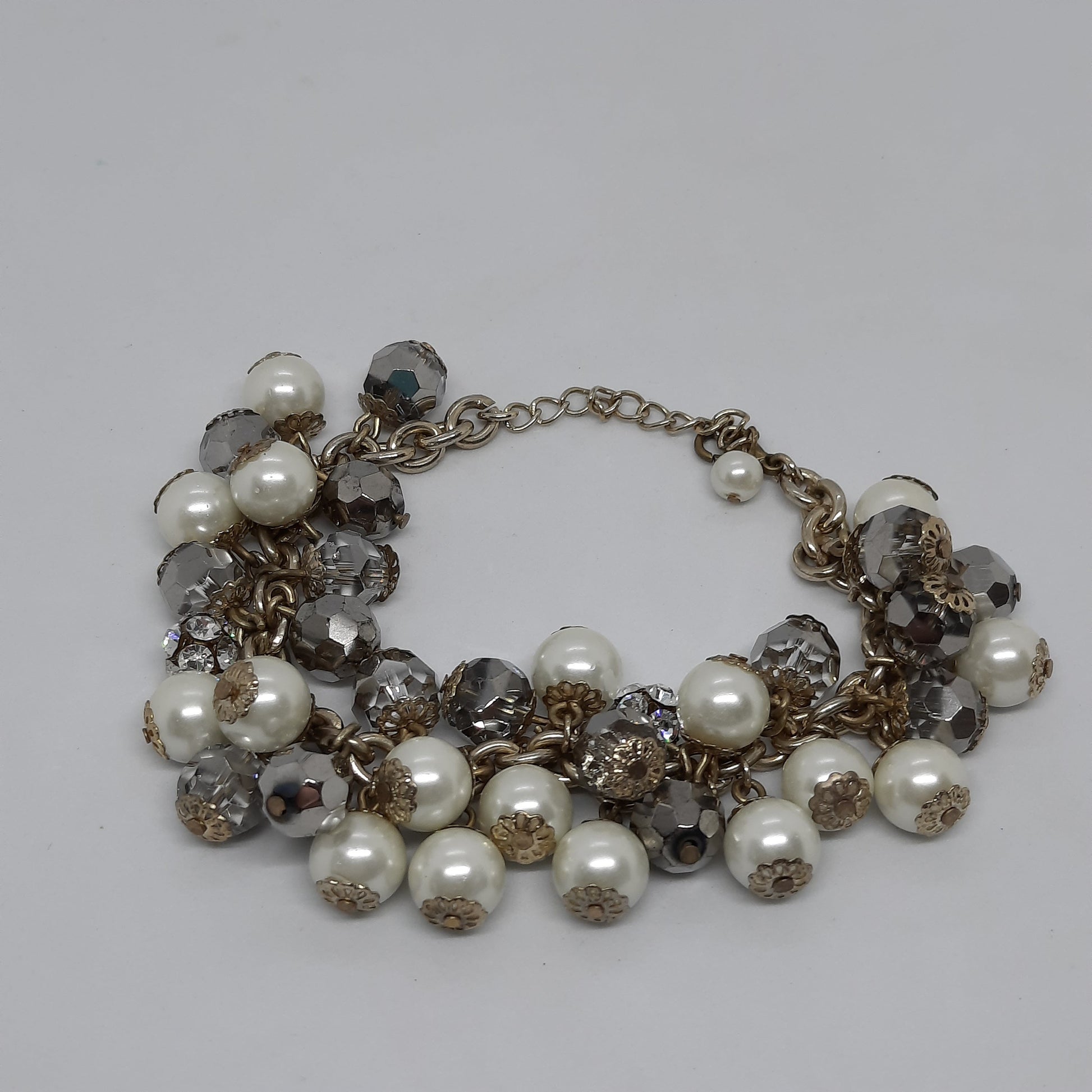 Vintage beads charms bracelet Gold tone chain bracelet with glass and faux pearl beads