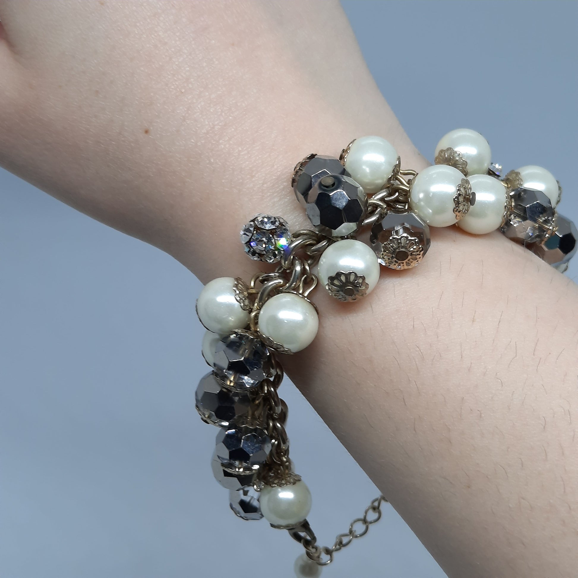 Vintage beads charms bracelet Gold tone chain bracelet with glass and faux pearl beads