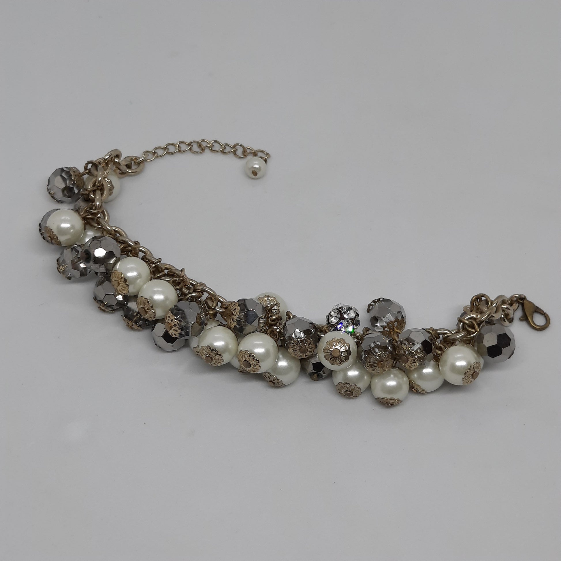 Vintage beads charms bracelet Gold tone chain bracelet with glass and faux pearl beads