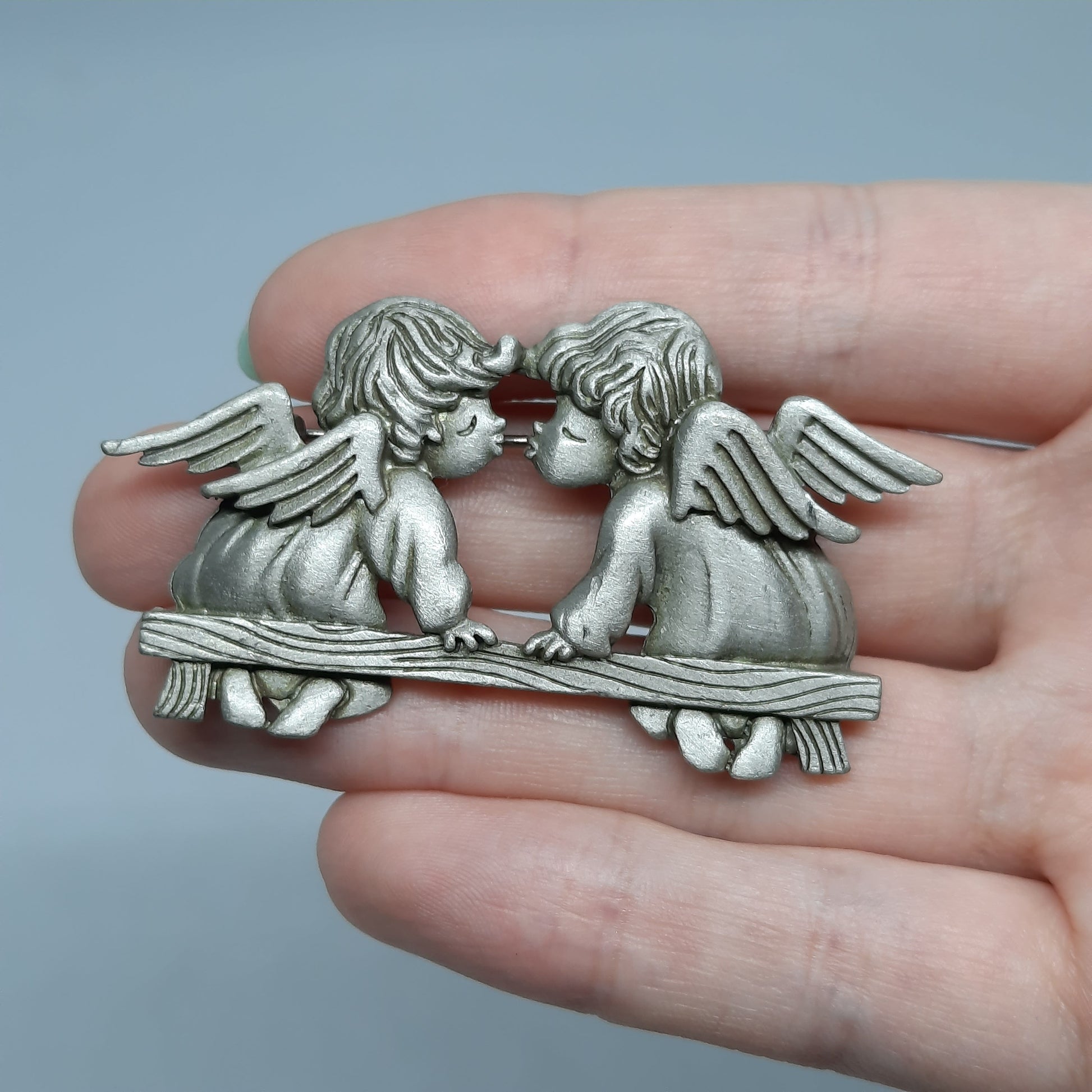 Vintage JJ pewter Kissing Angels brooch, Silver tone, couple of angels brooch pin