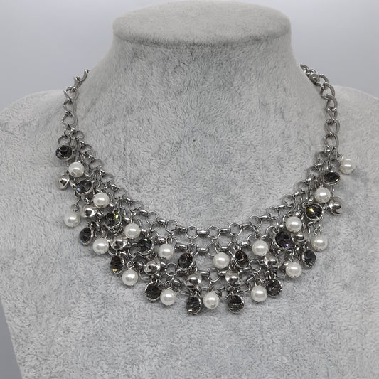 Vintage NY jewelry bib necklace. Silver-tone chain with gray rhinestone and faux pearl. Designer chain necklace.