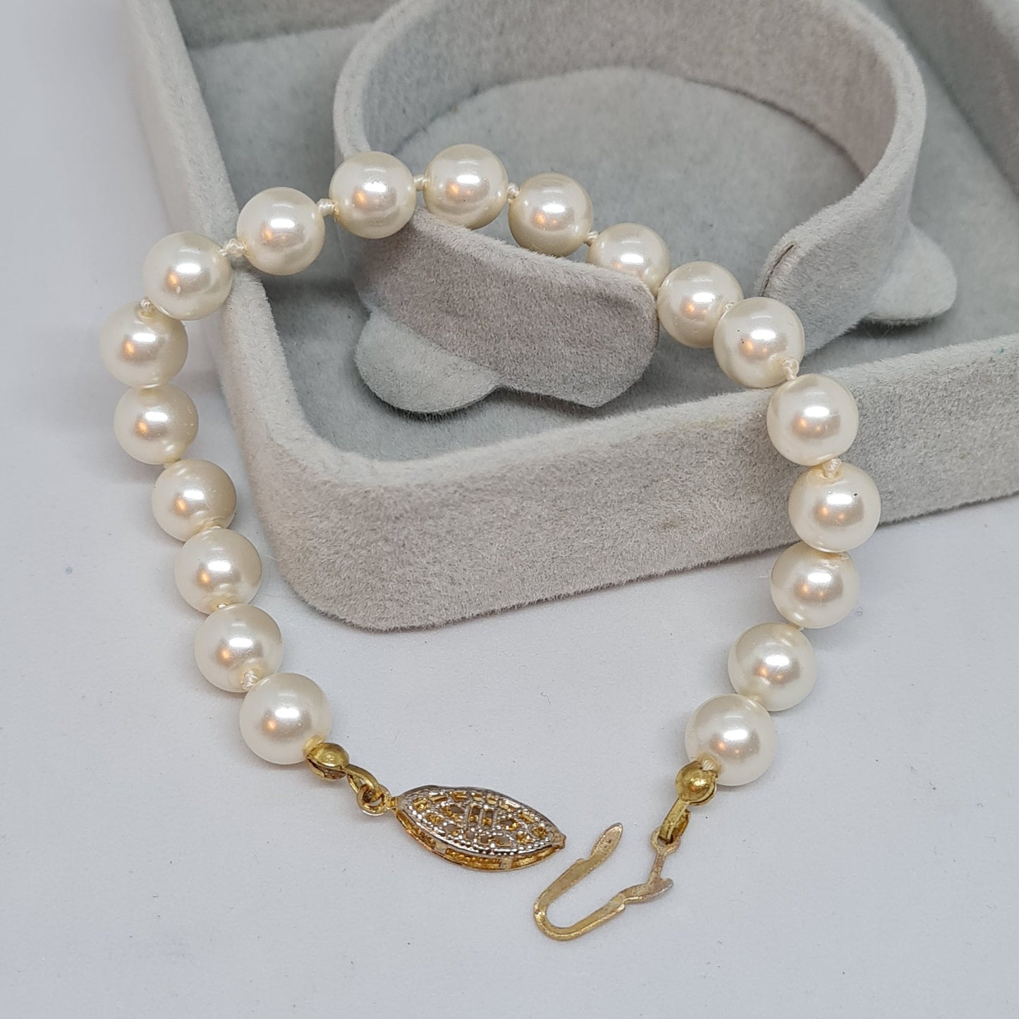 Vintage Faux Pearl Bracelet: Gold Tone Wedding Jewelry