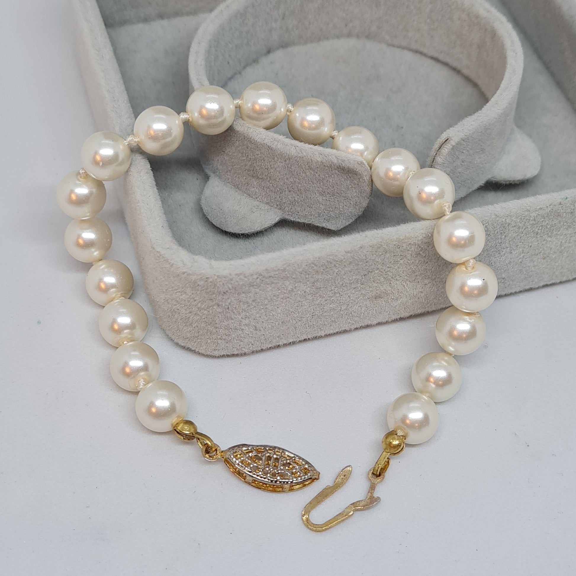 Vintage Faux Pearl Bracelet: Gold Tone Wedding Jewelry