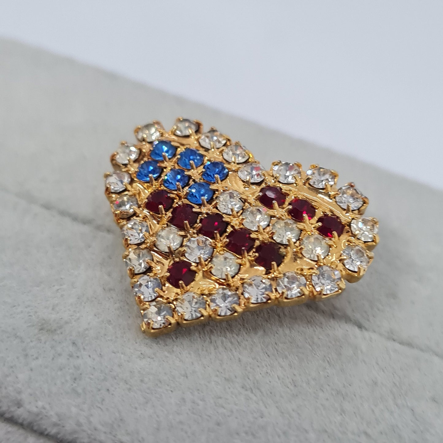 Vintage Rhinestone USA Flag Brooch: Gold Tone Patriotic Pin