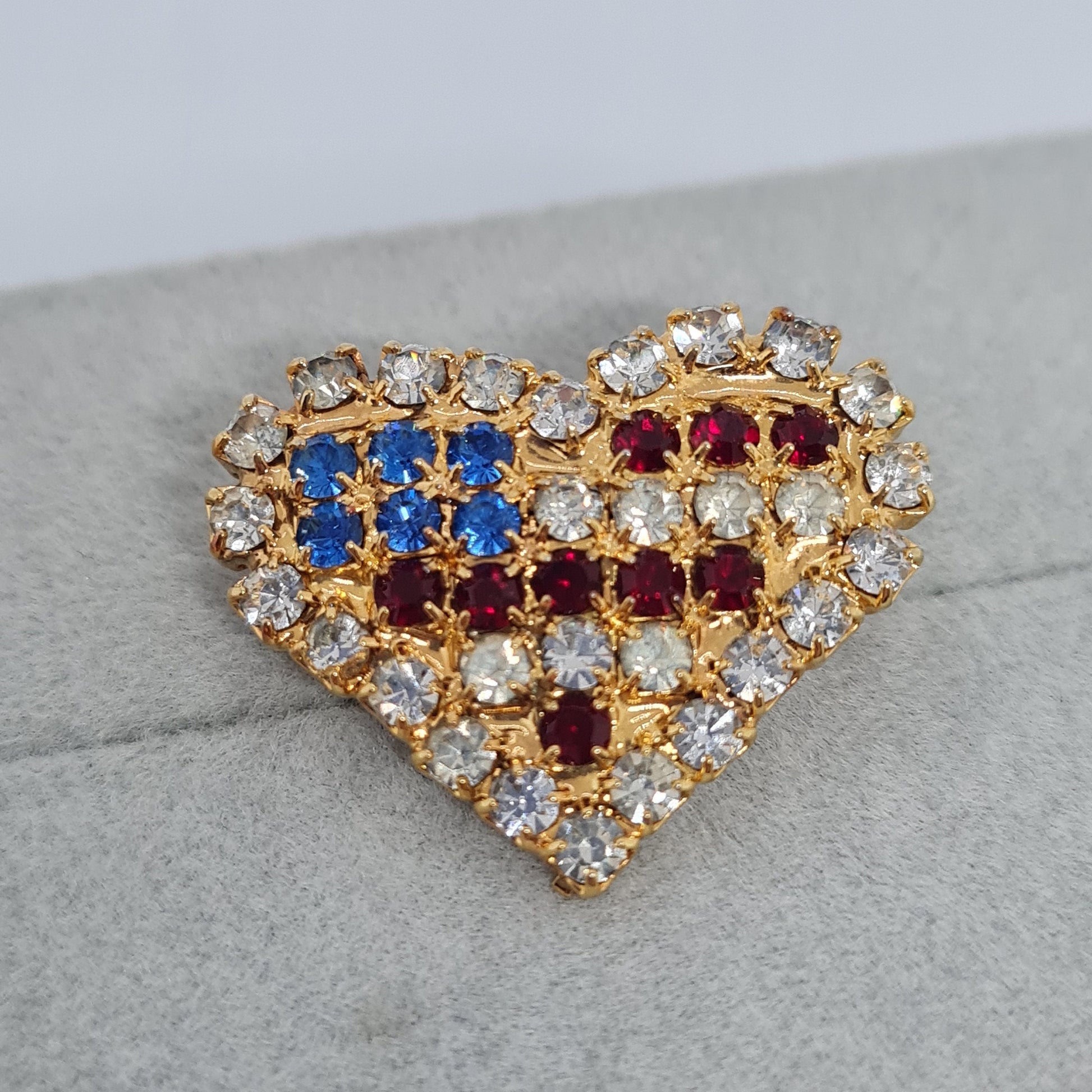 Vintage Rhinestone USA Flag Brooch: Gold Tone Patriotic Pin