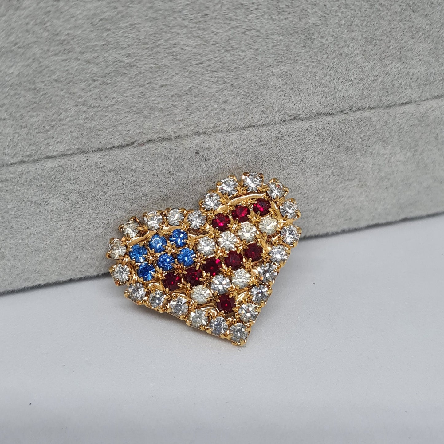 Vintage Rhinestone USA Flag Brooch: Gold Tone Patriotic Pin