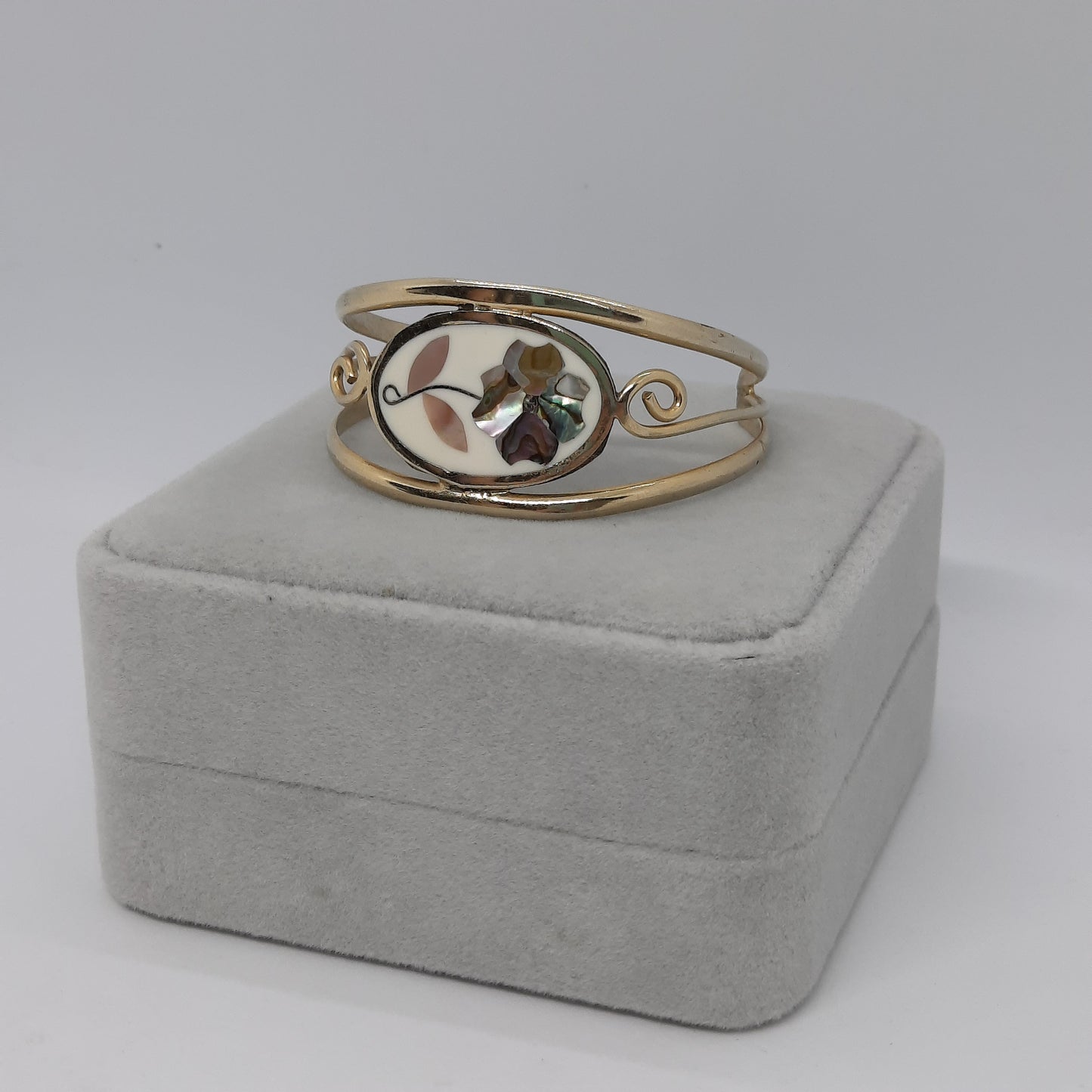 Vintage ALPACA MEXICO bracelet Gold tone metal with abalone flower cuff bracelet Designer floral motif open bracelet