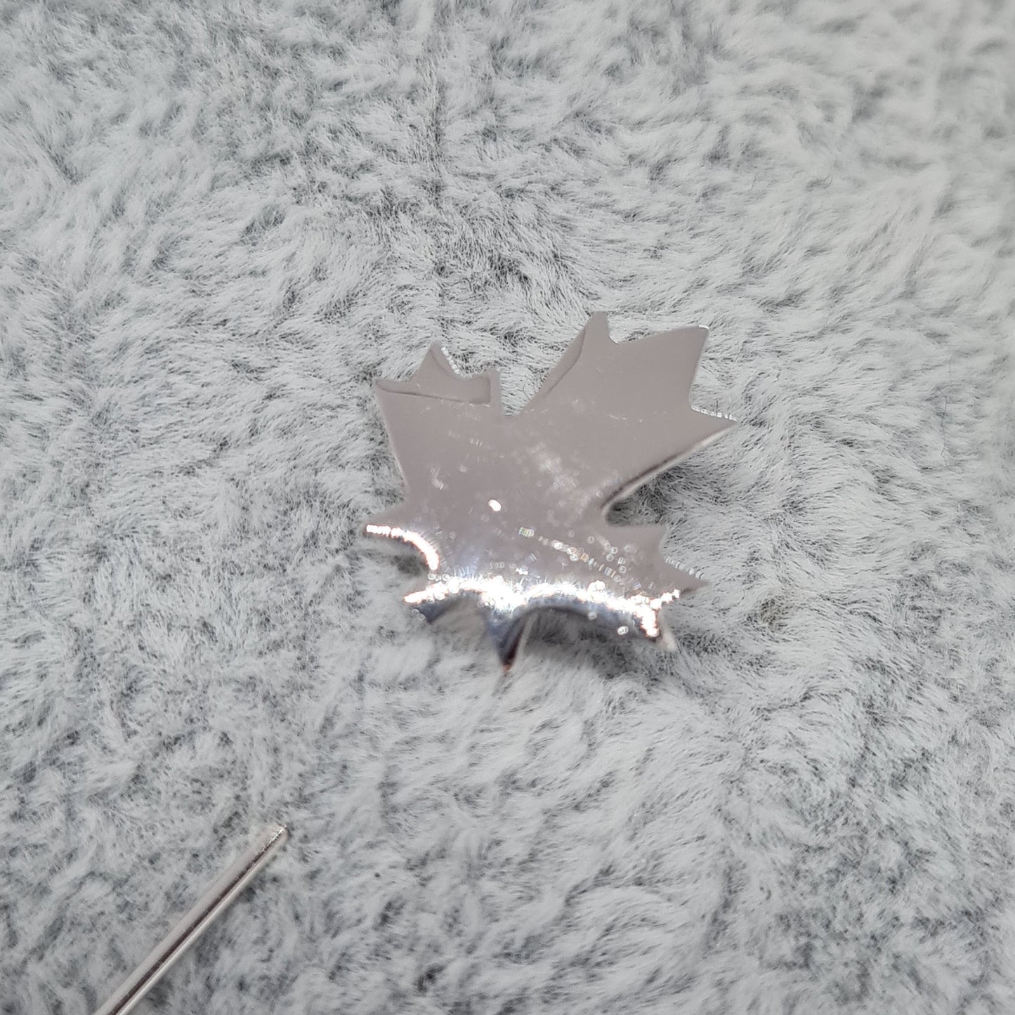 Vintage TRIFARI leaf stick pin Gloss silver tone metal Designer maple leaf stick pin