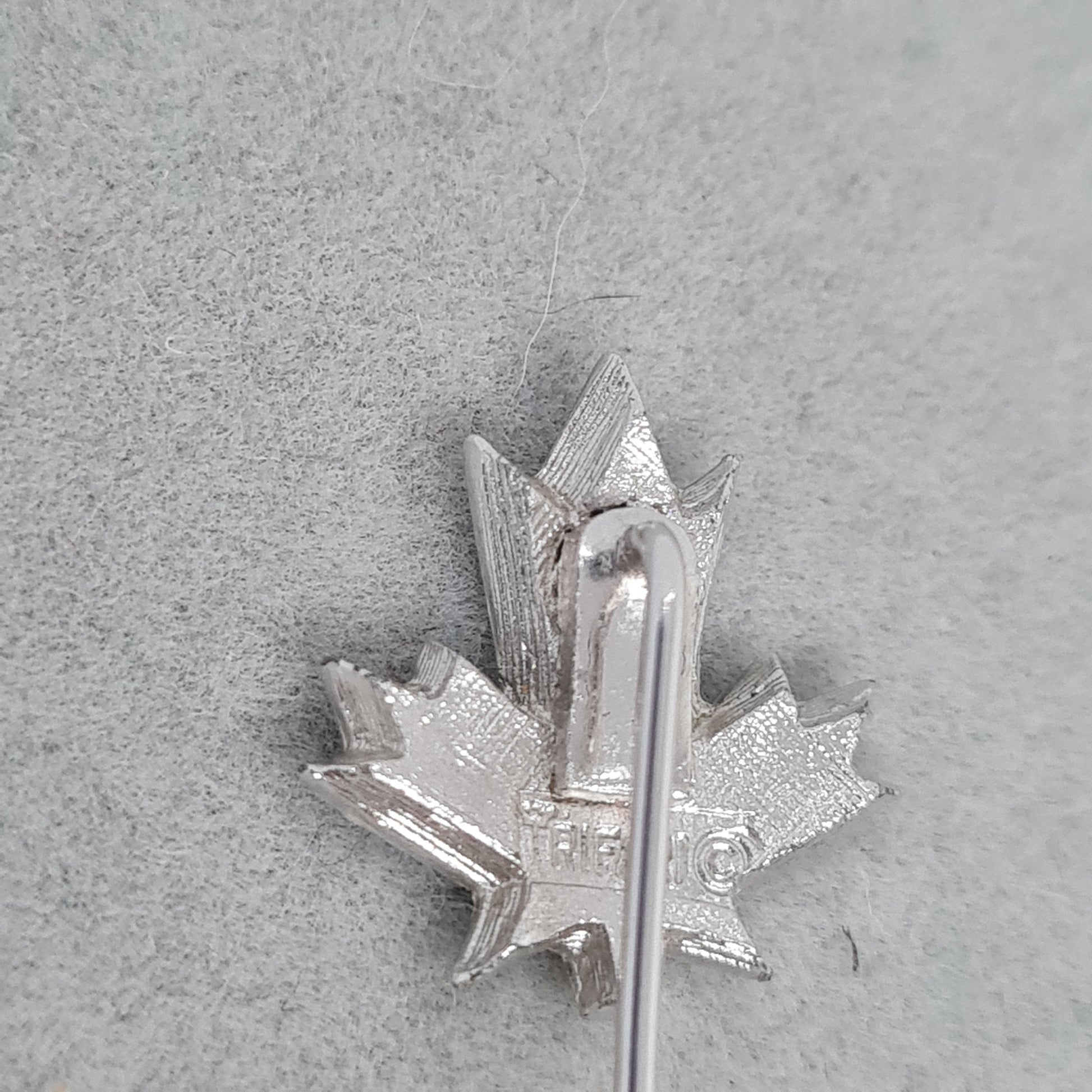 Vintage TRIFARI leaf stick pin Gloss silver tone metal Designer maple leaf stick pin