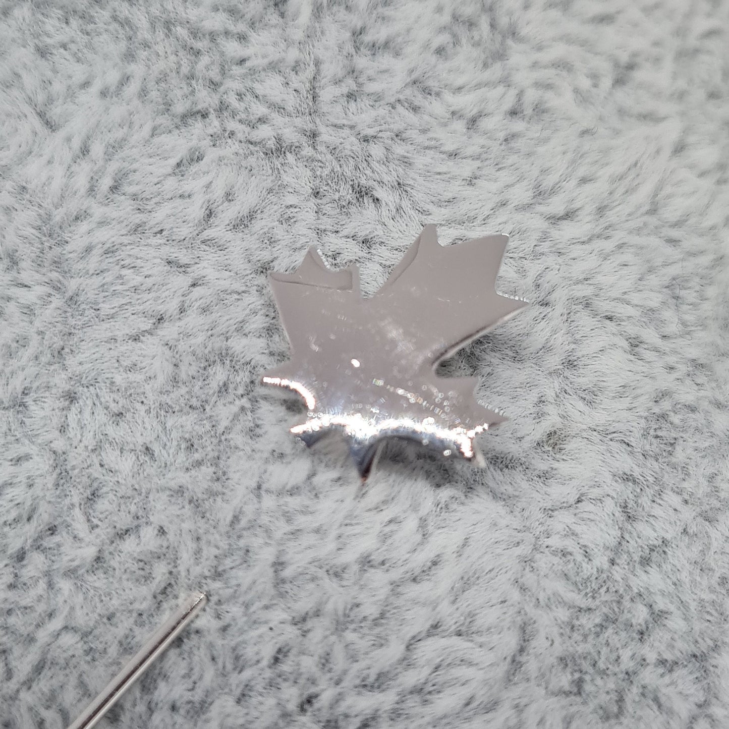 Vintage TRIFARI leaf stick pin Gloss silver tone metal Designer maple leaf stick pin