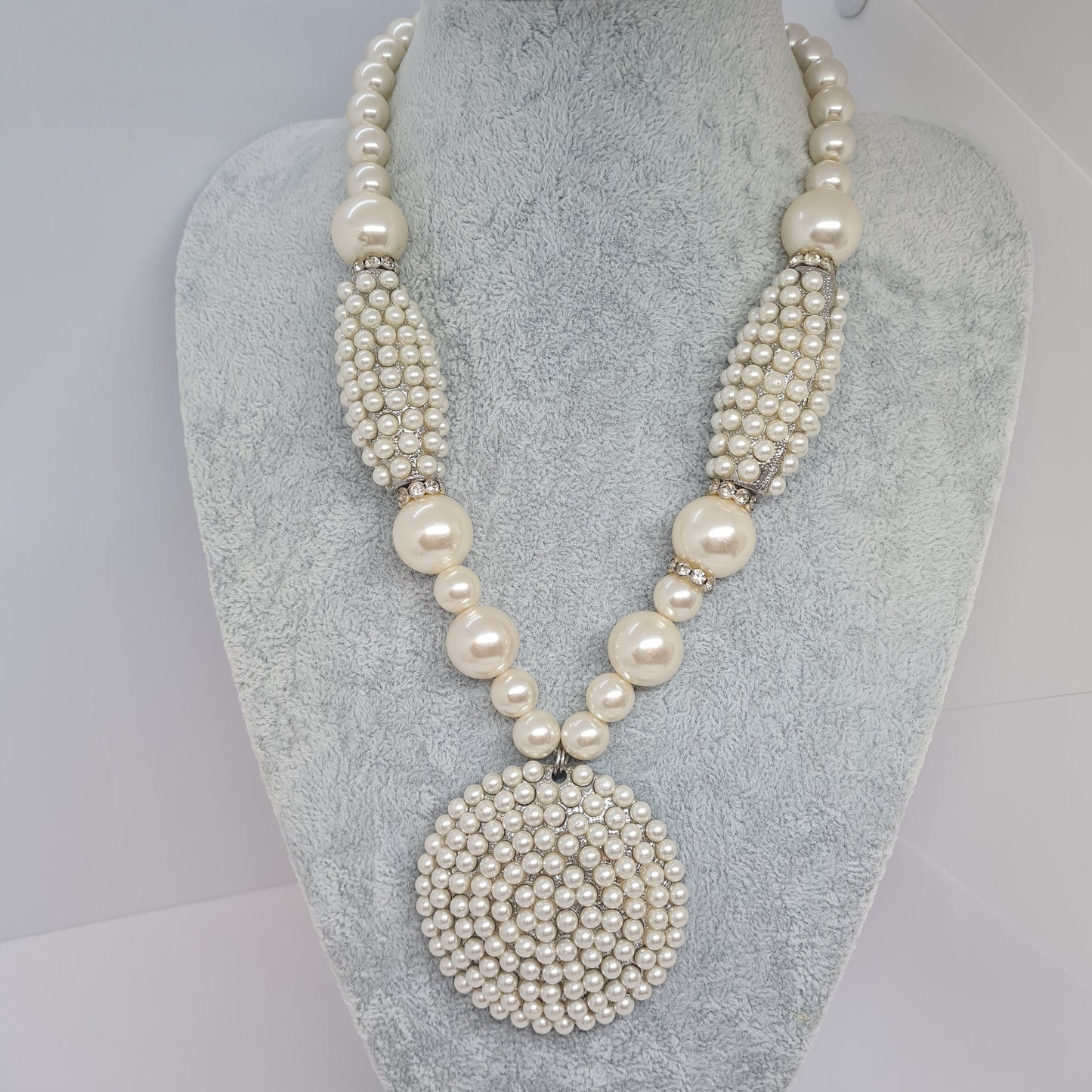 Vintage exclusive pearl necklace Silver tone metal with faux pearl Chunky pendant necklace