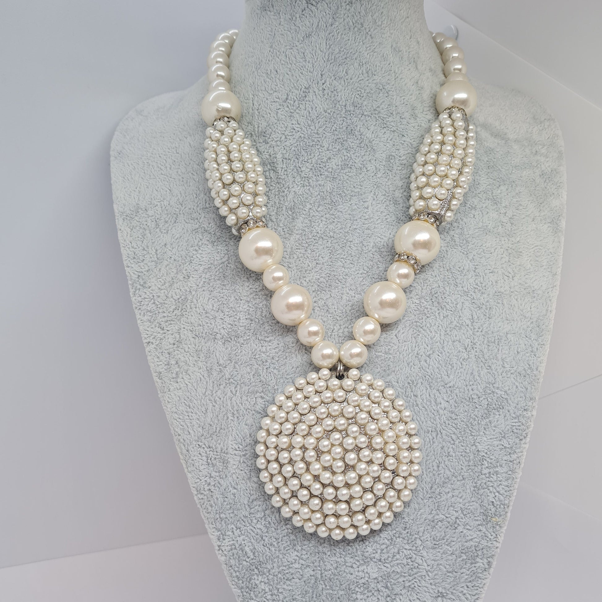 Vintage exclusive pearl necklace Silver tone metal with faux pearl Chunky pendant necklace