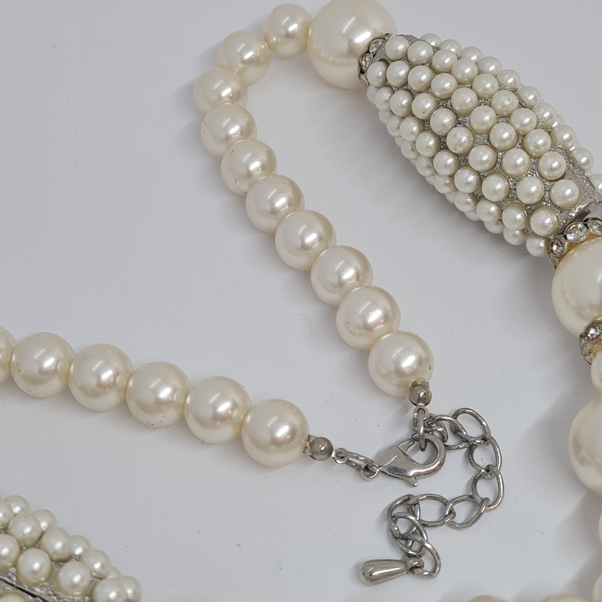 Vintage exclusive pearl necklace Silver tone metal with faux pearl Chunky pendant necklace