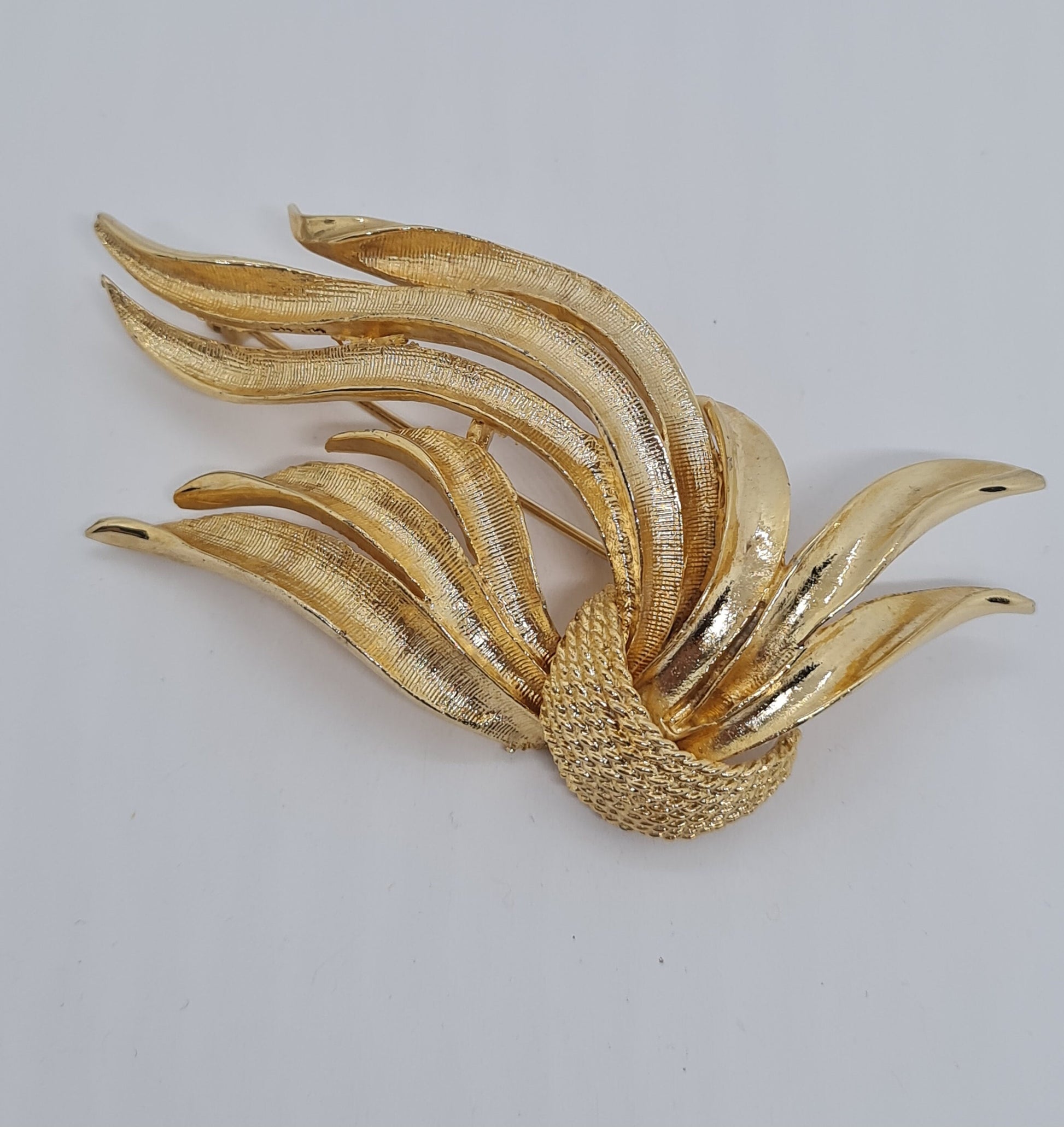 Vintage Gold Tone Leaf Brooch: Textured Metal Pin