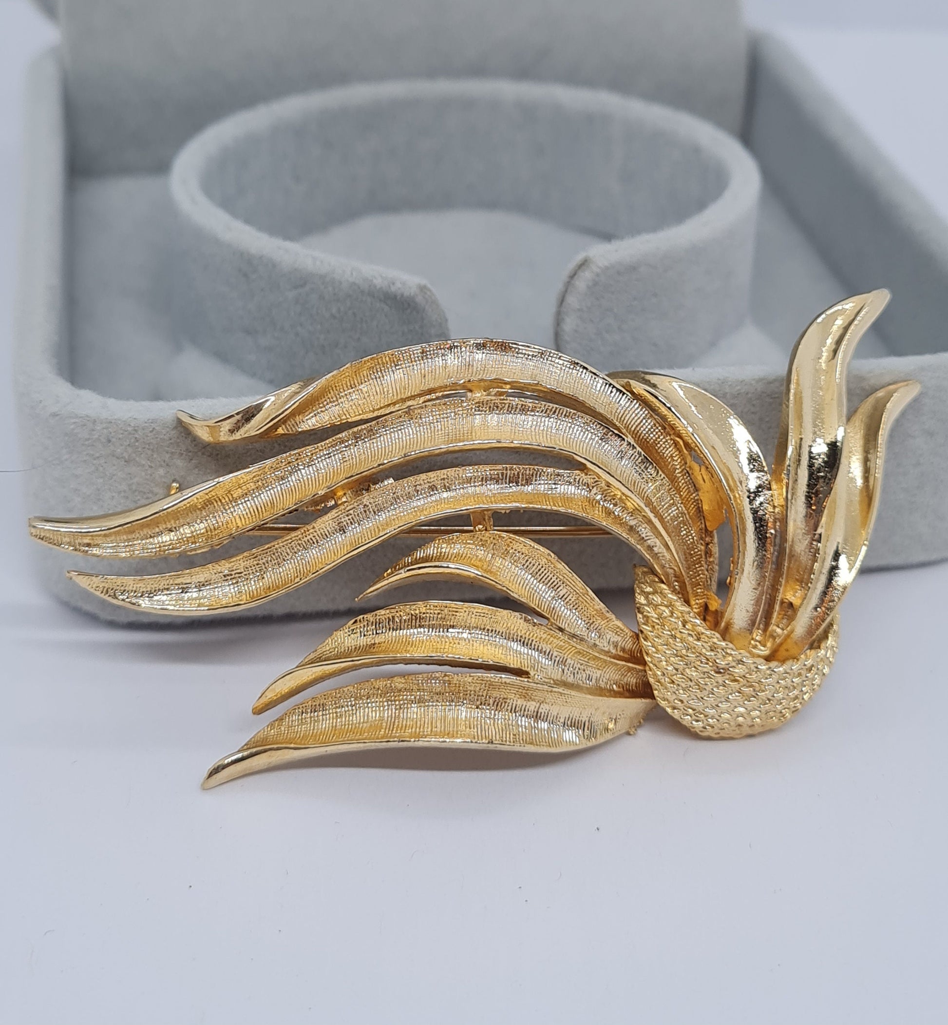 Vintage Gold Tone Leaf Brooch: Textured Metal Pin