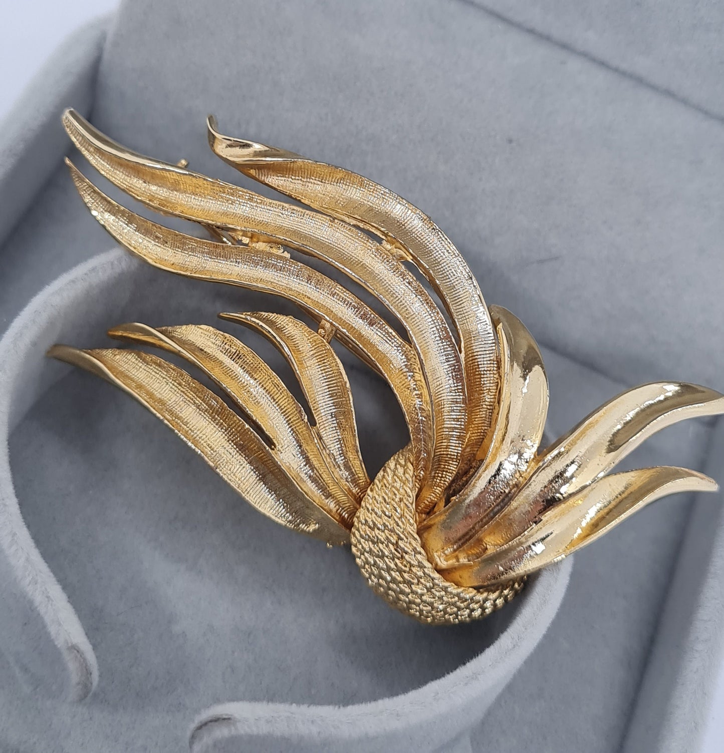 Vintage Gold Tone Leaf Brooch: Textured Metal Pin