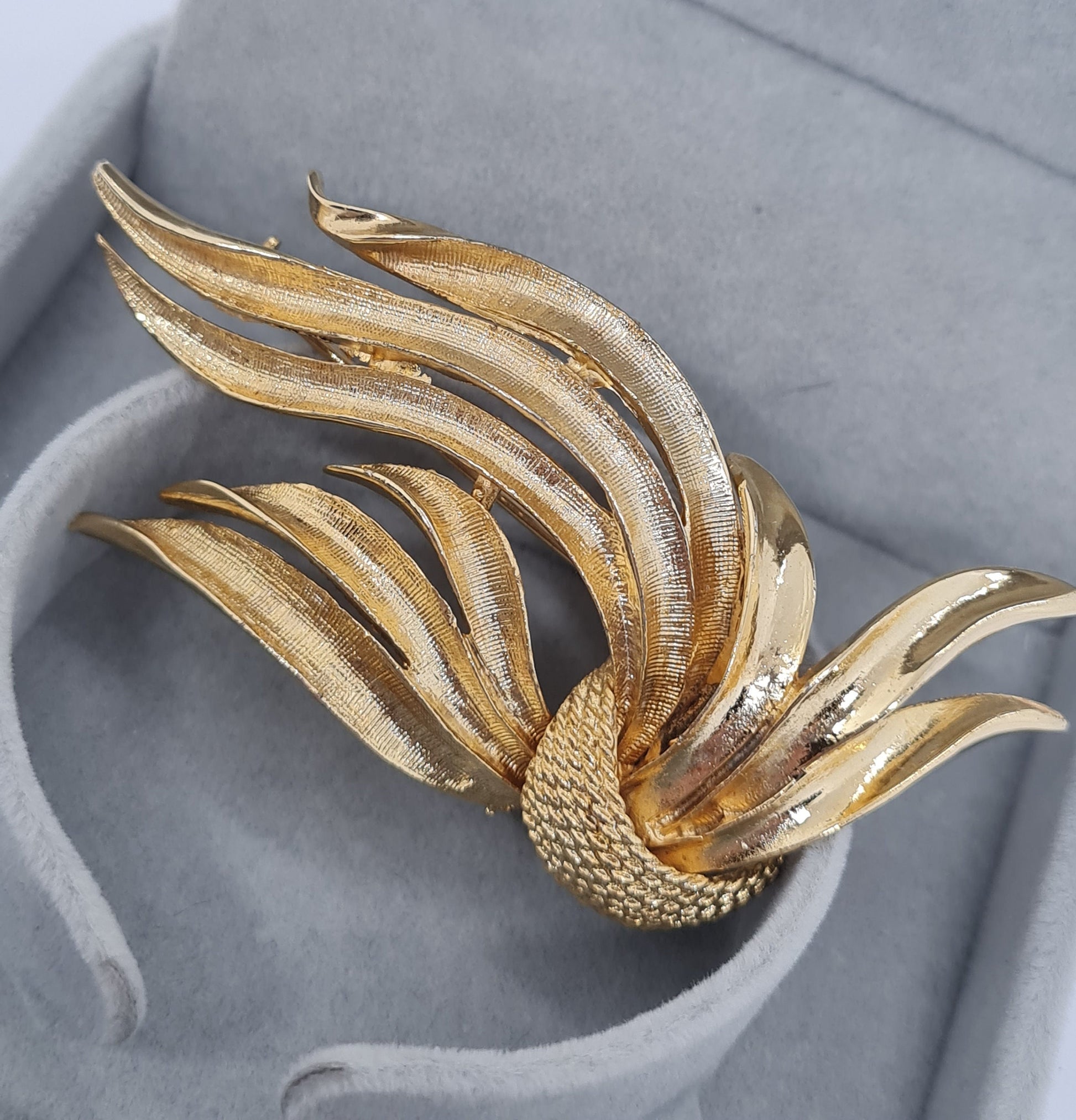 Vintage Gold Tone Leaf Brooch: Textured Metal Pin