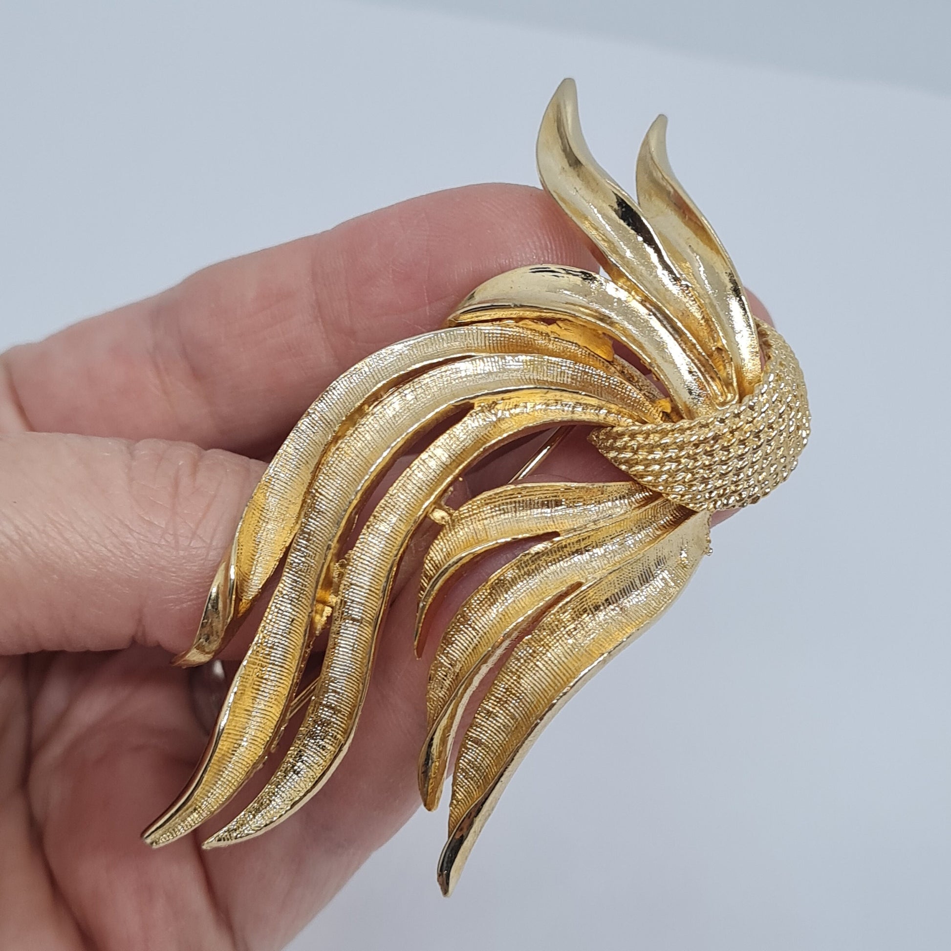Vintage Gold Tone Leaf Brooch: Textured Metal Pin
