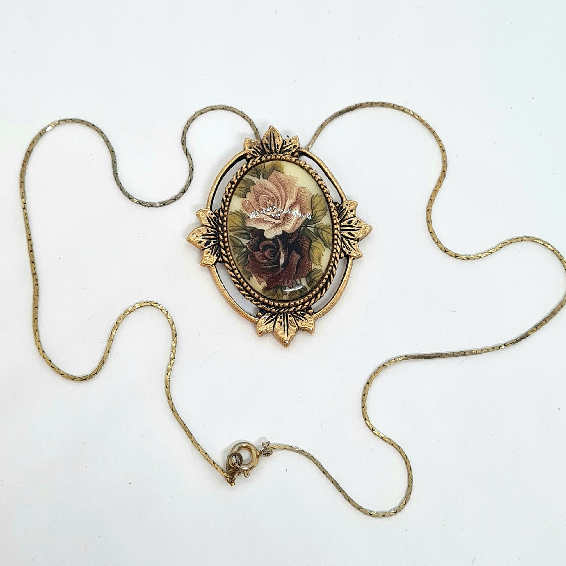 Vintage SARAH COVENTRY "Rose Marie" 1977 necklace Antic gold tone metal chain necklace with two roses cabochon