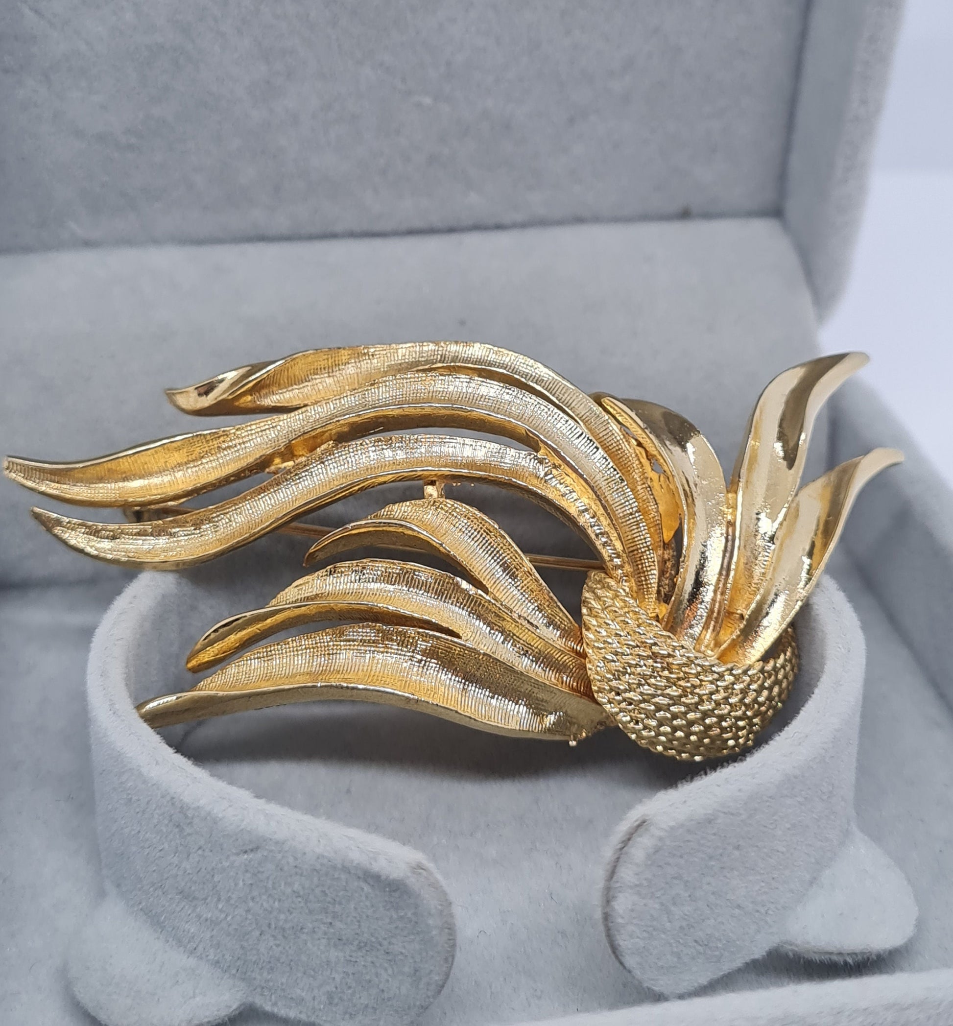 Vintage Gold Tone Leaf Brooch: Textured Metal Pin