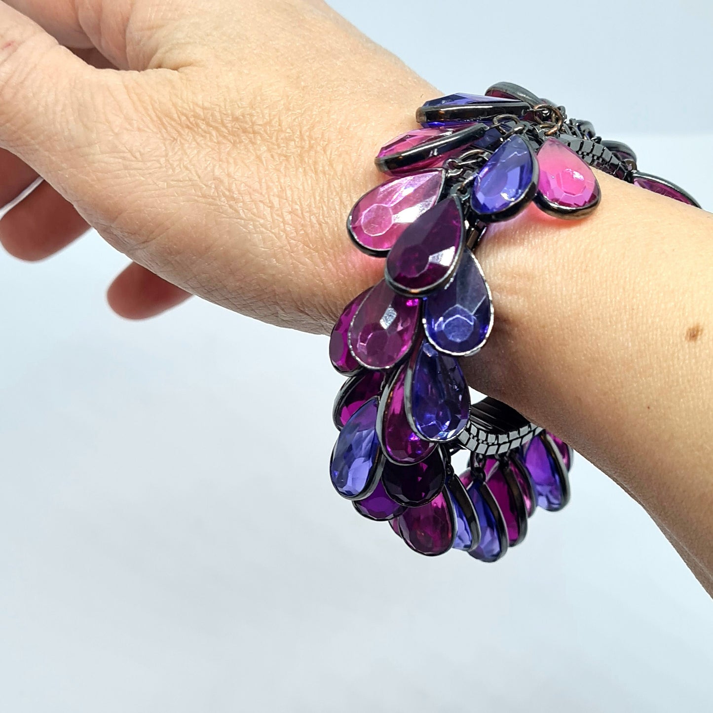 Vintage expanding flex bracelet with purple plastic bezel charms Black tone metal cha cha bracelet