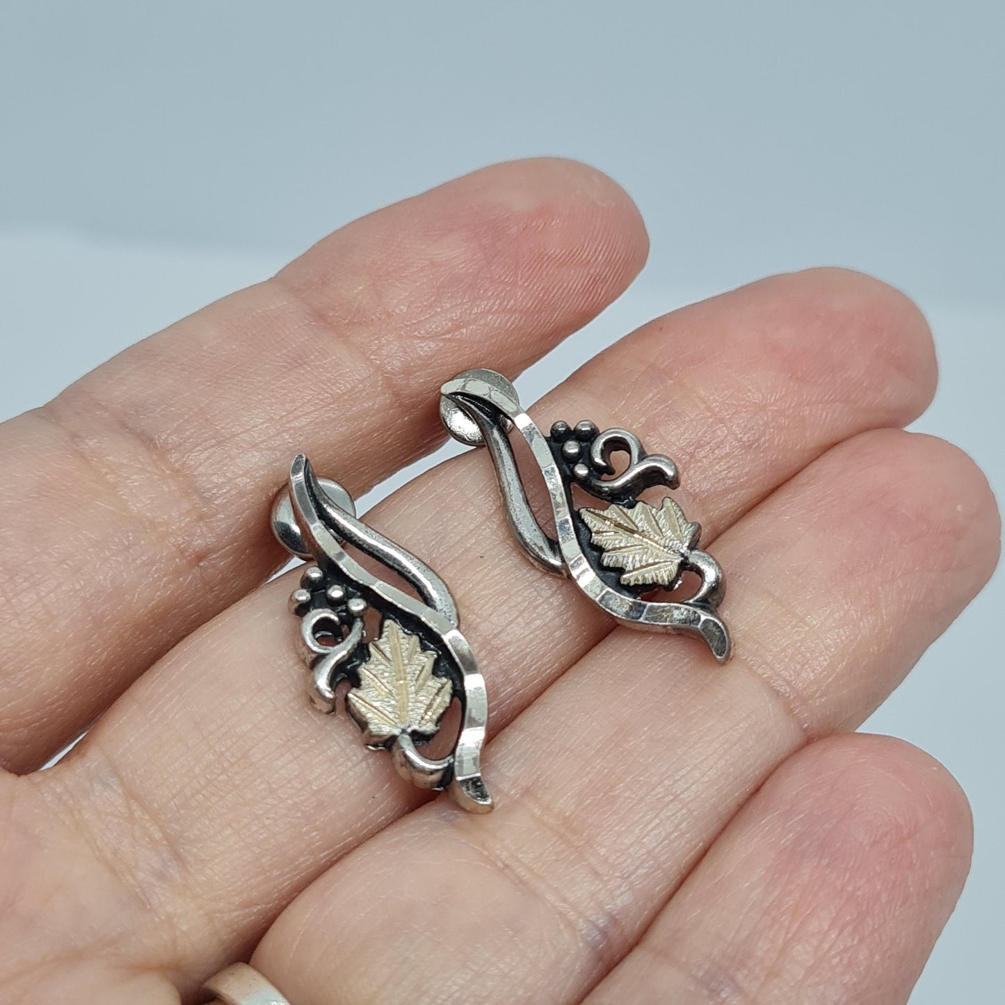 Vintage WM WHEELER Sterling earrings Two tone silver small stud earrings with grape leaf