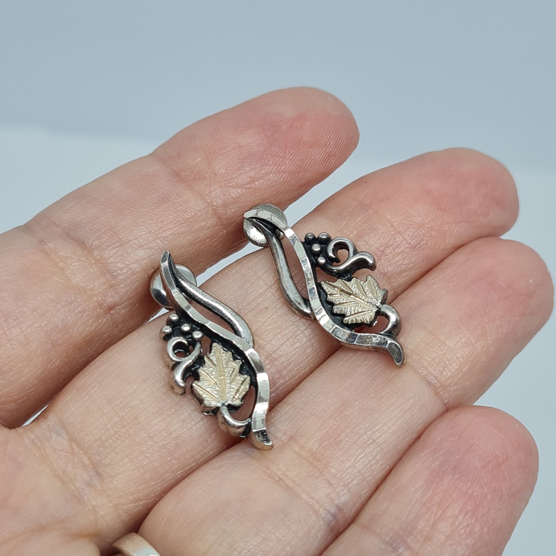Vintage WM WHEELER Sterling earrings Two tone silver small stud earrings with grape leaf