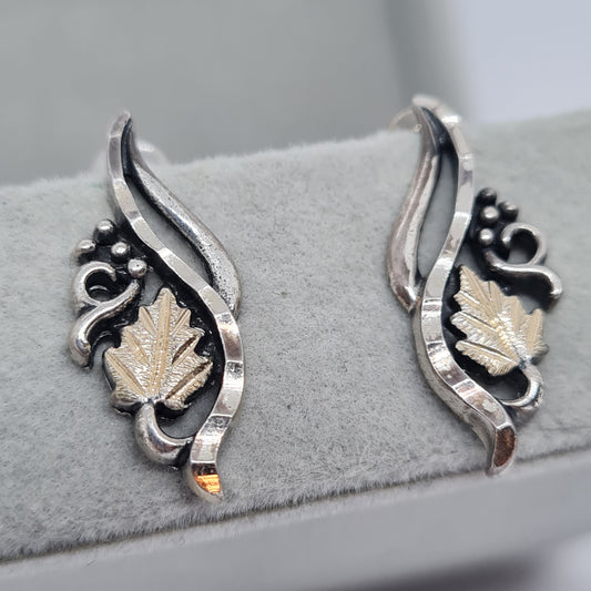 Vintage WM WHEELER Sterling earrings Two tone silver small stud earrings with grape leaf