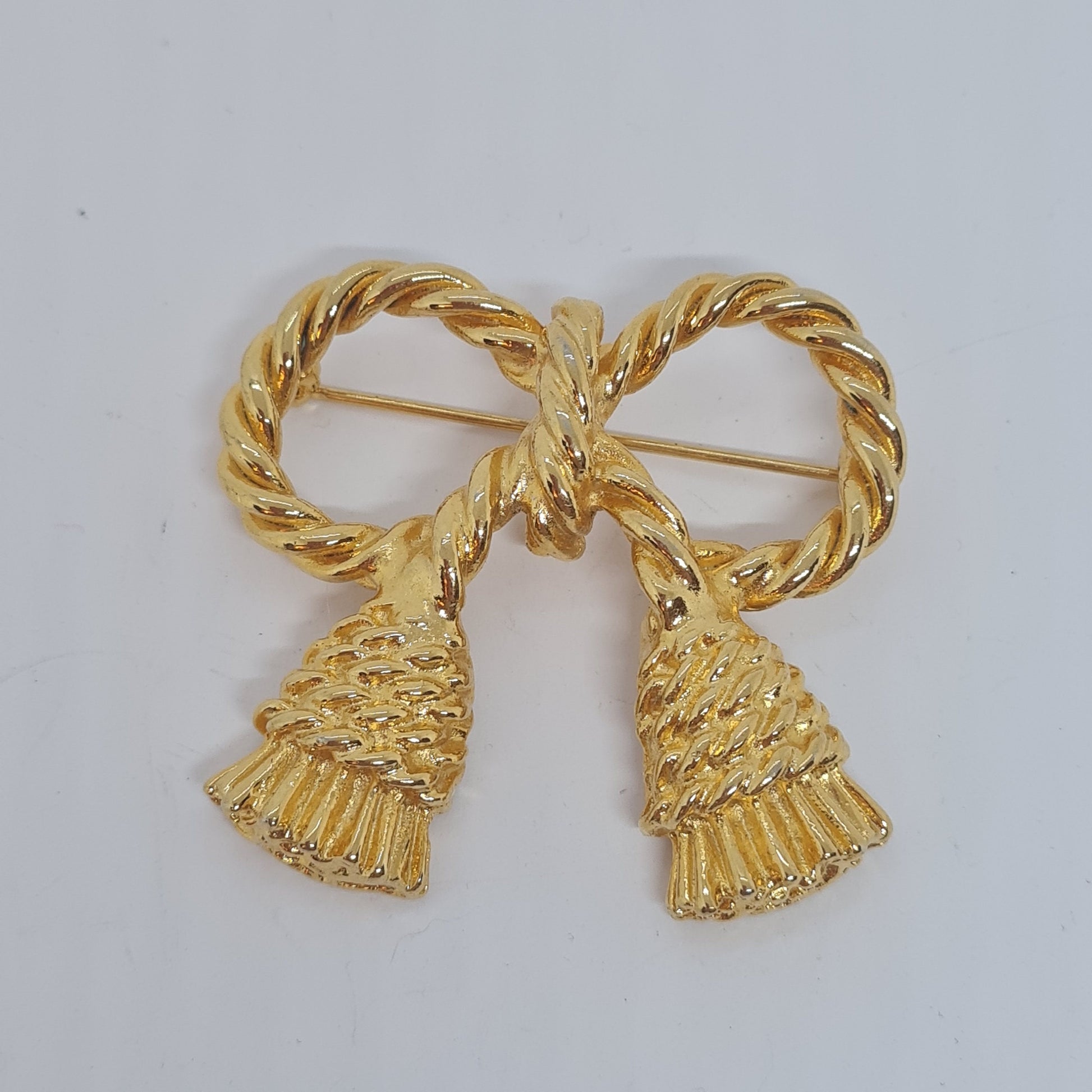 Vintage Gold Tone Tassel Brooch: Rope Design