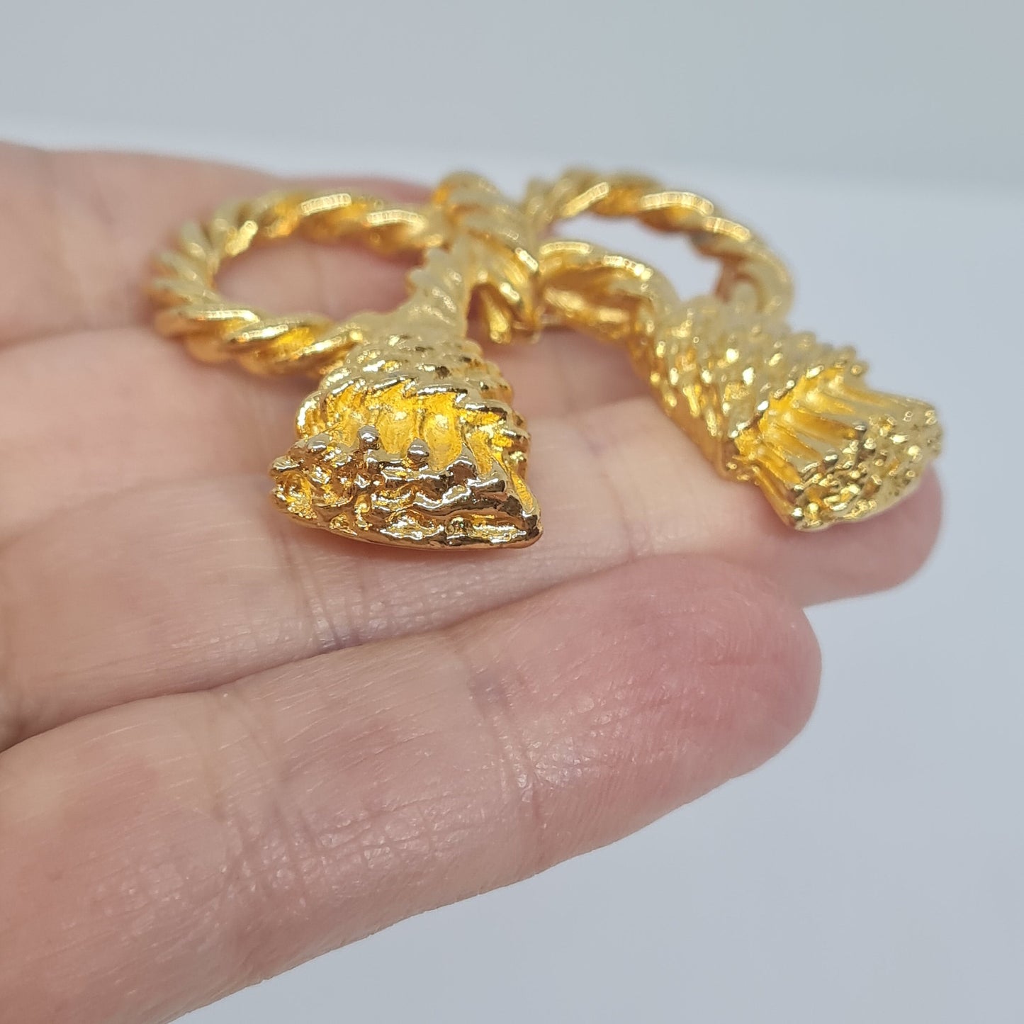 Vintage Gold Tone Tassel Brooch: Rope Design